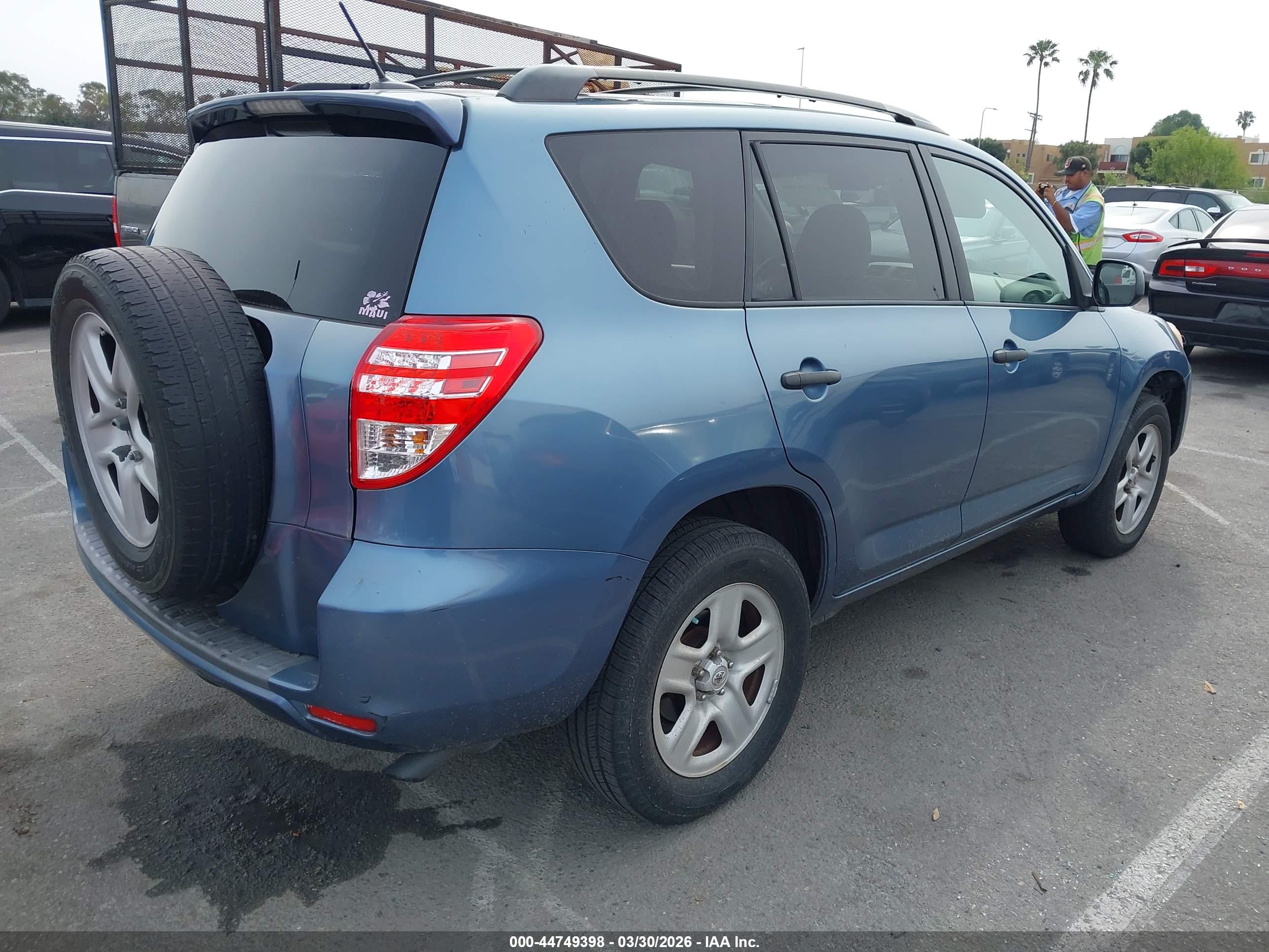 TOYOTA RAV4 image 4