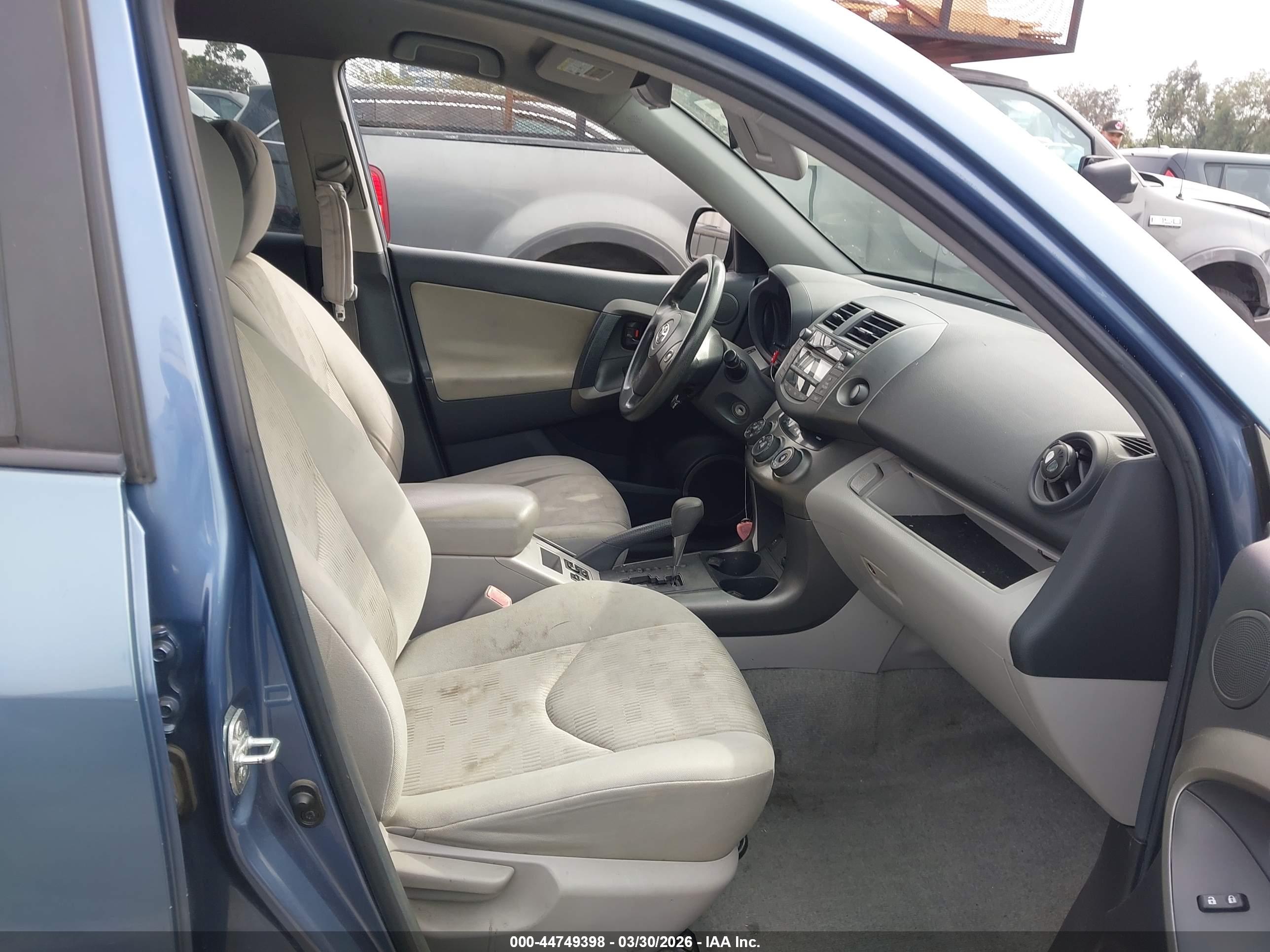 TOYOTA RAV4 image 5