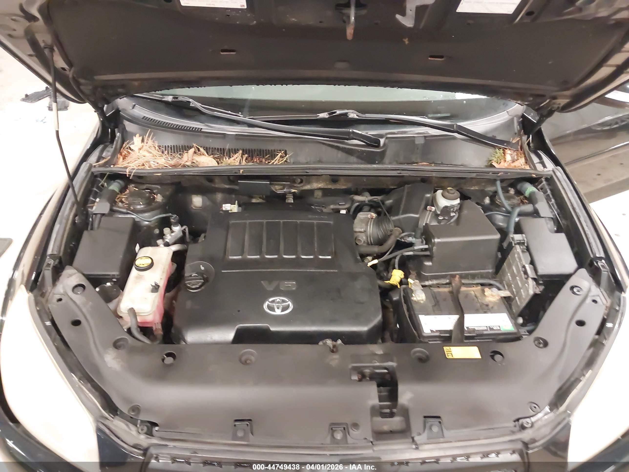 TOYOTA RAV4 image 10