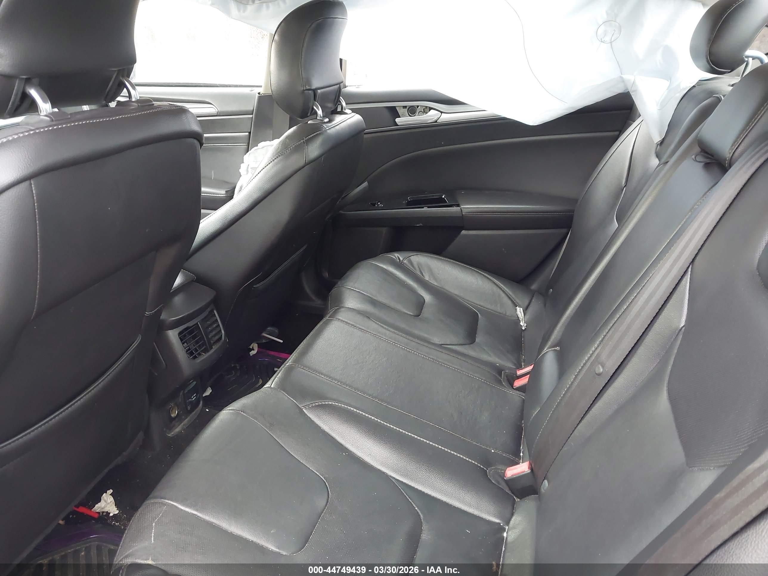 FORD FUSION image 8