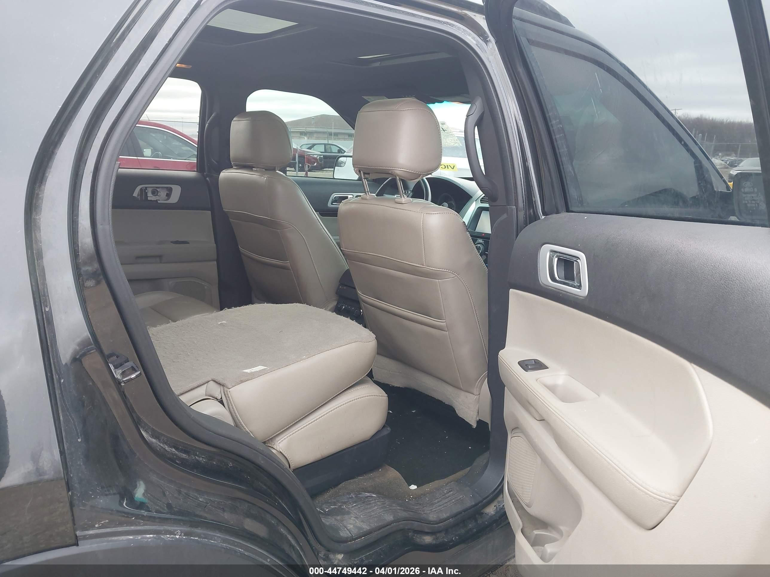 FORD EXPLORER image 8
