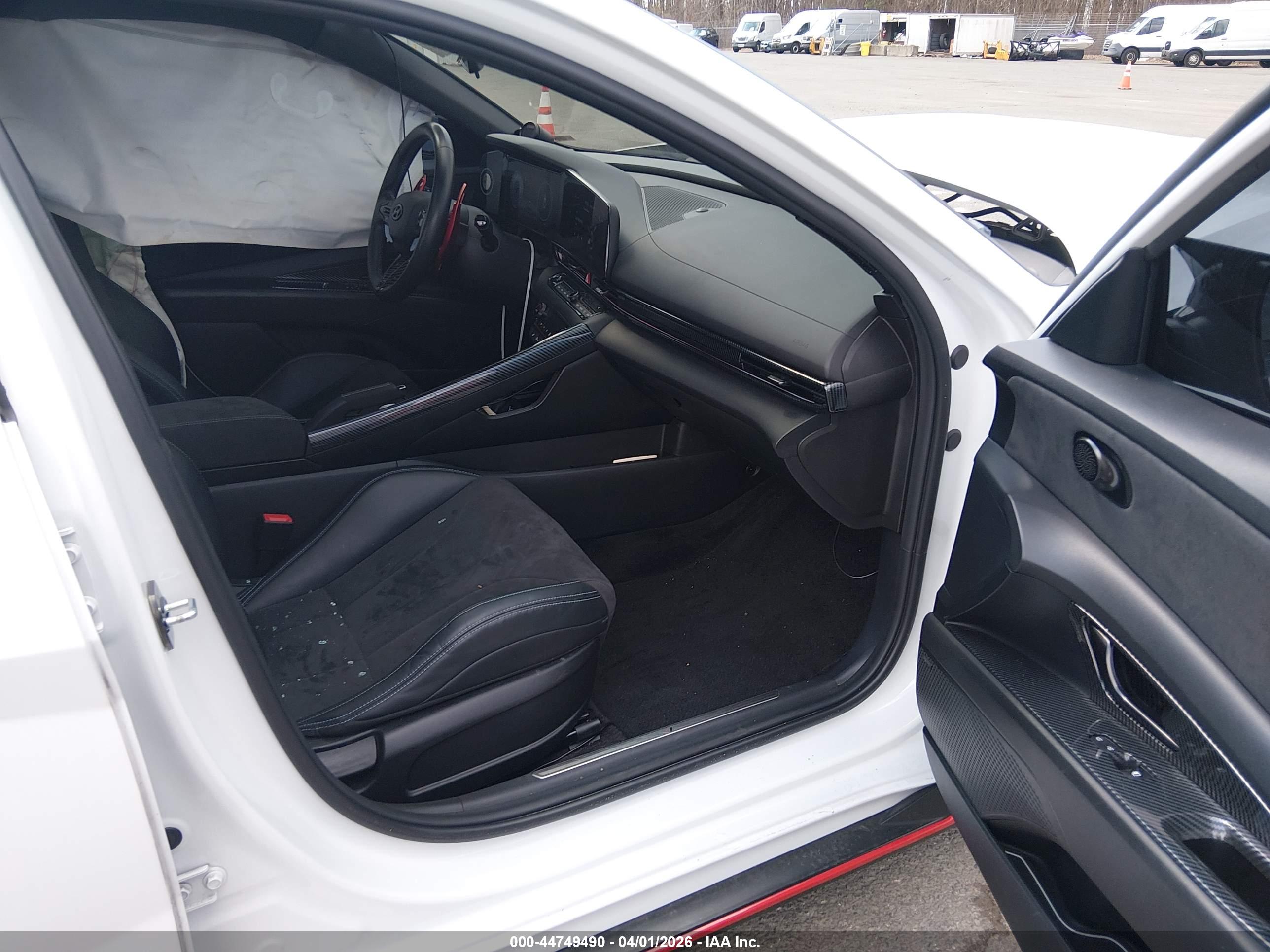 HYUNDAI ELANTRA image 5