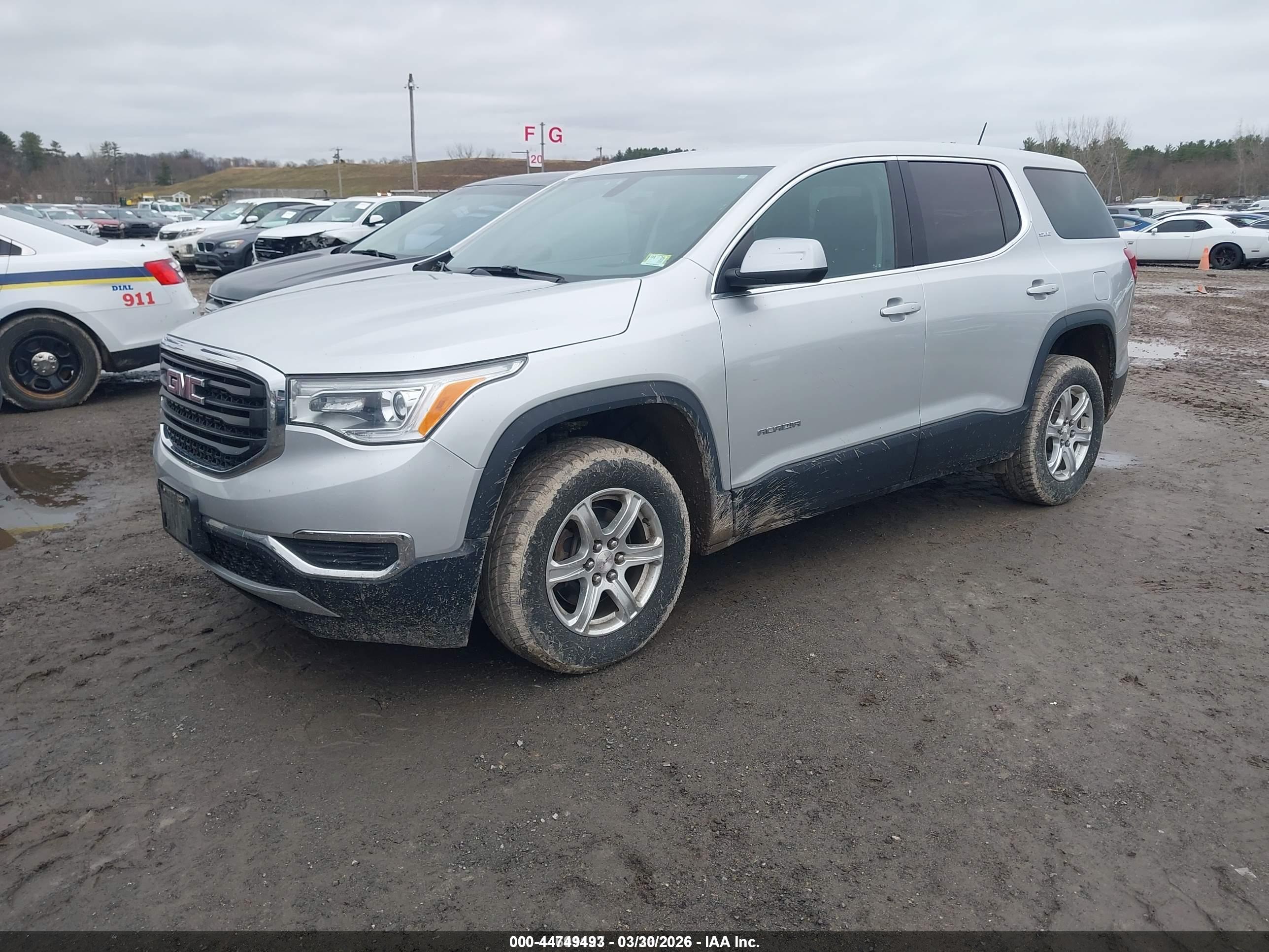 GMC ACADIA image 2