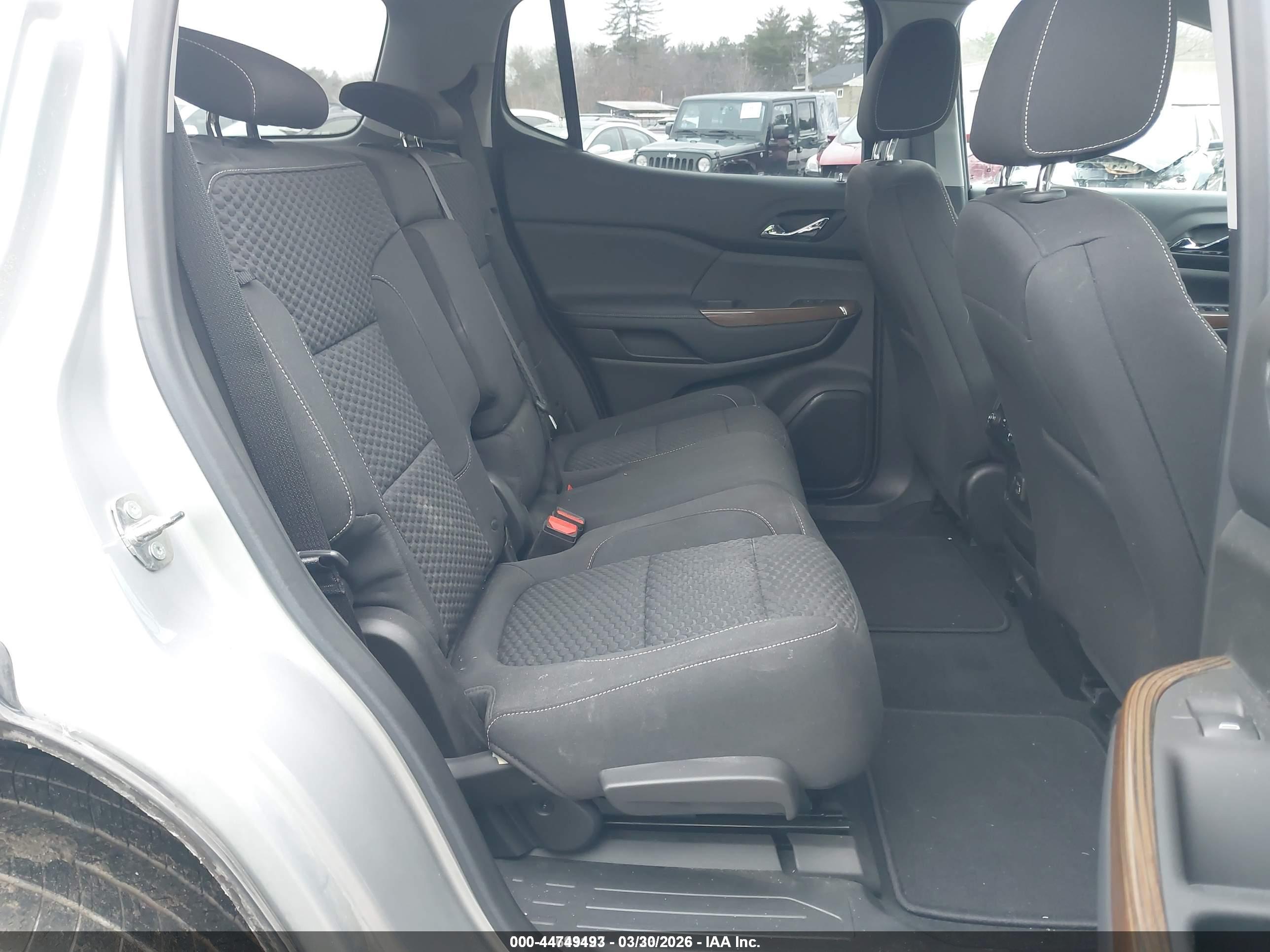 GMC ACADIA image 8