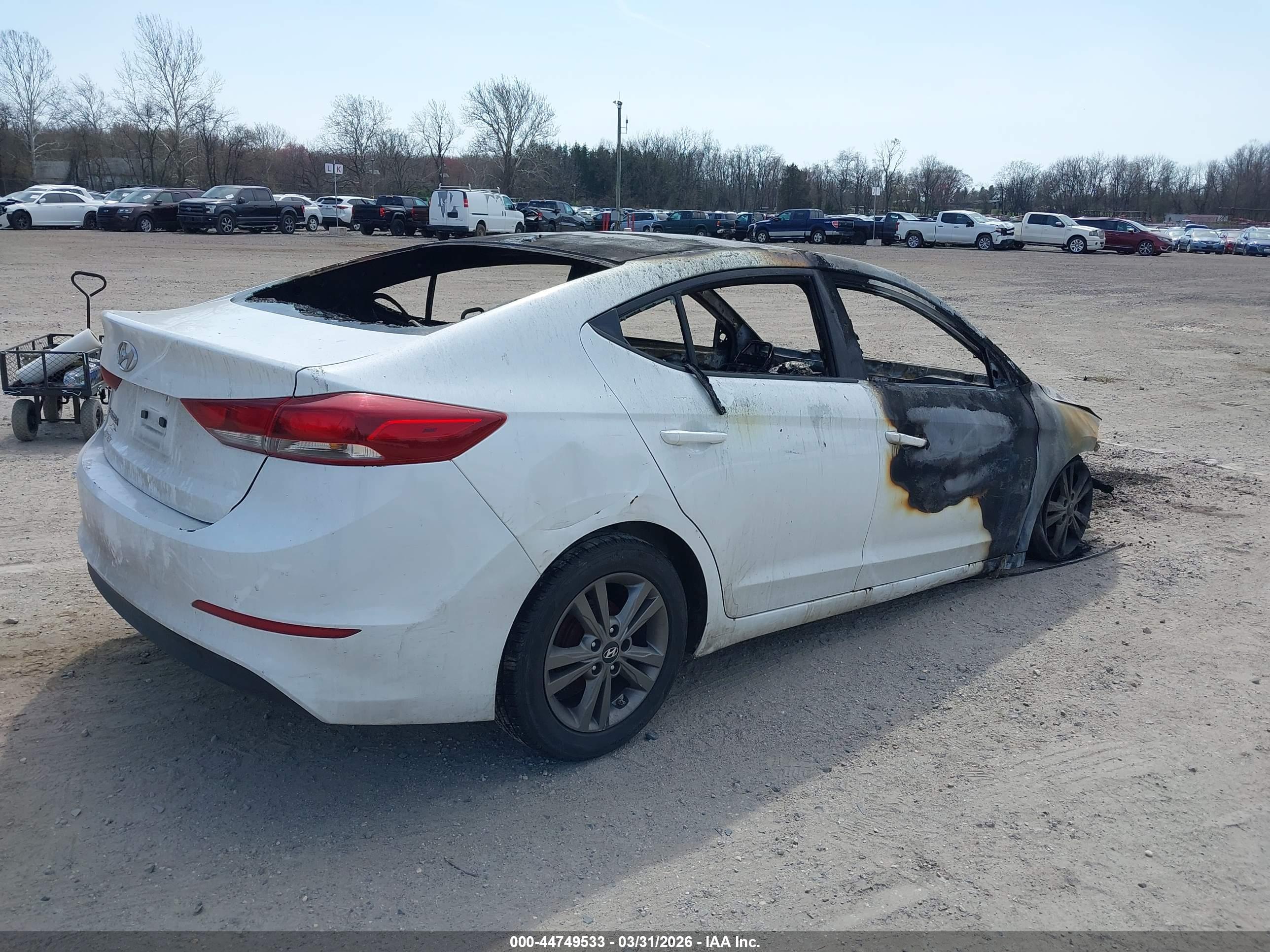 HYUNDAI ELANTRA image 4