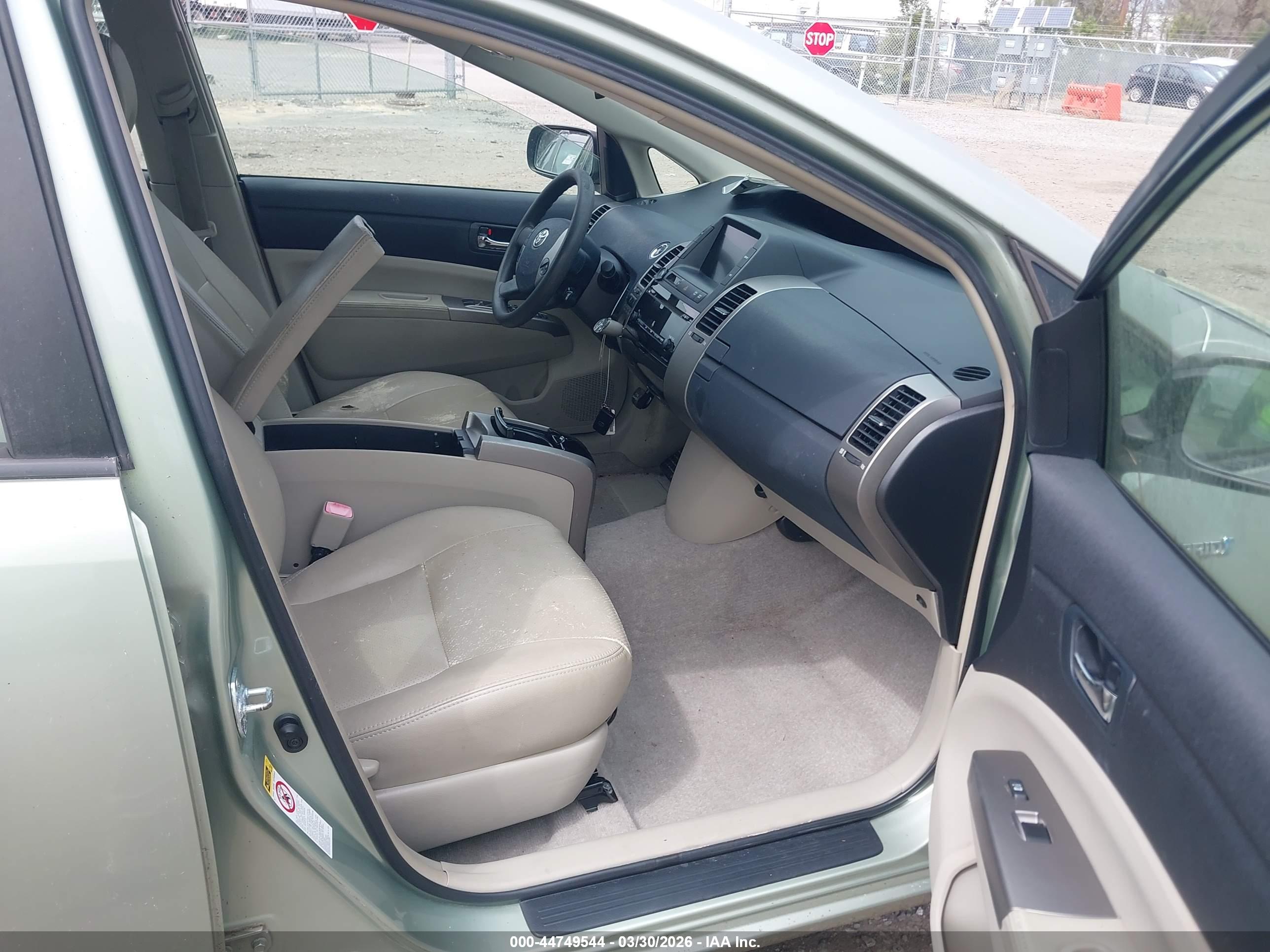 TOYOTA PRIUS image 5