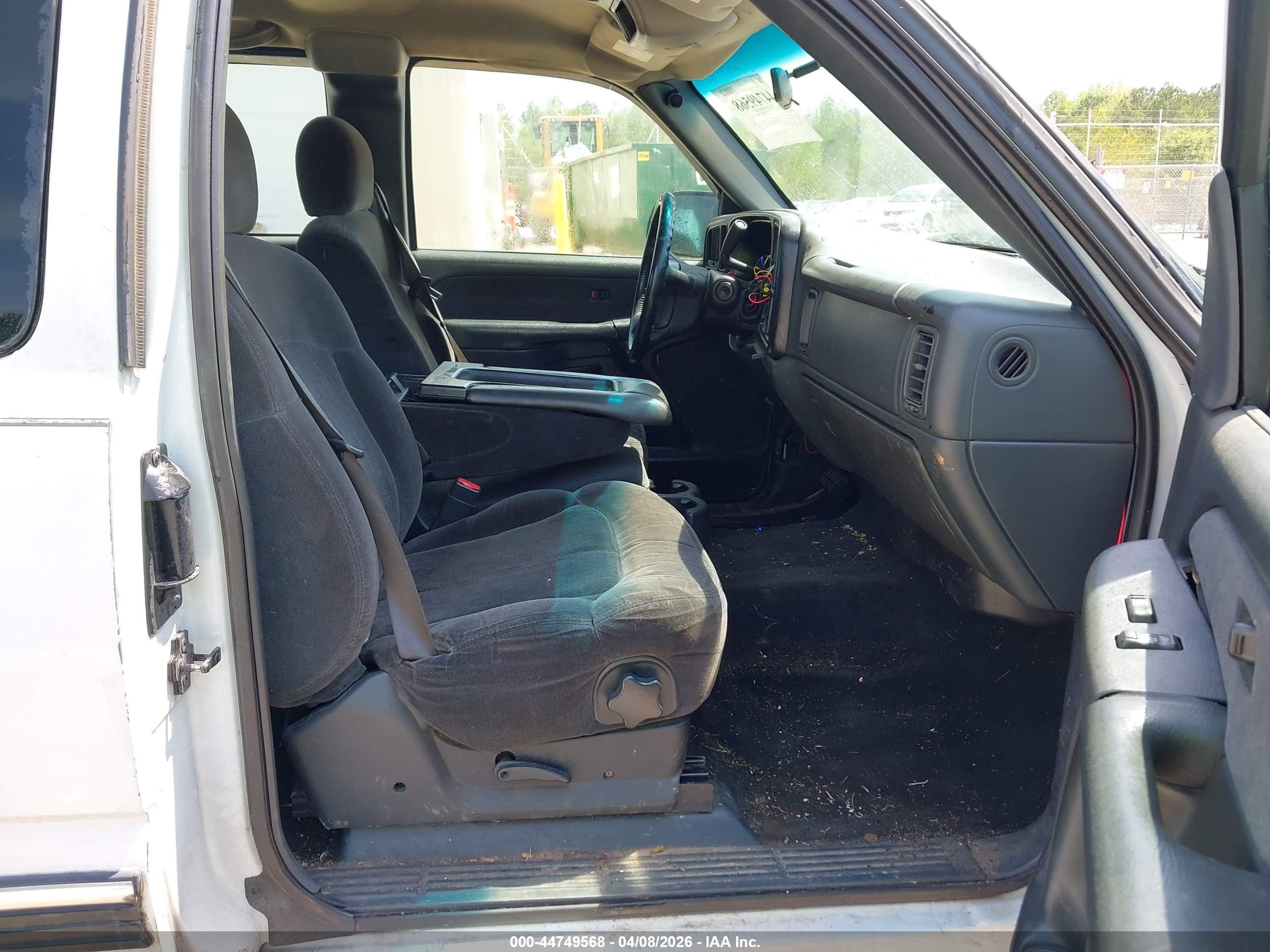 CHEVROLET SILVERADO image 5