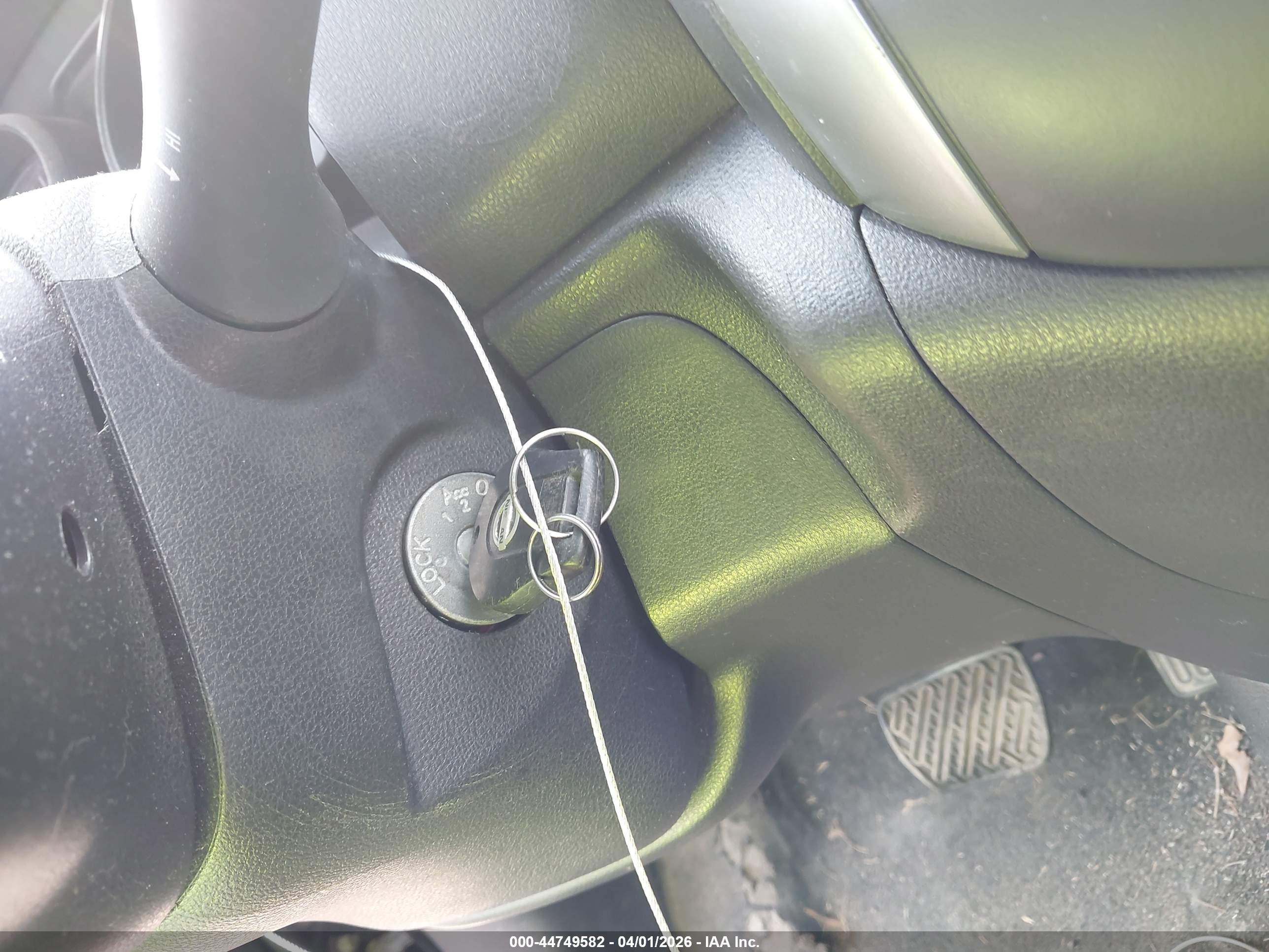 NISSAN VERSA image 11