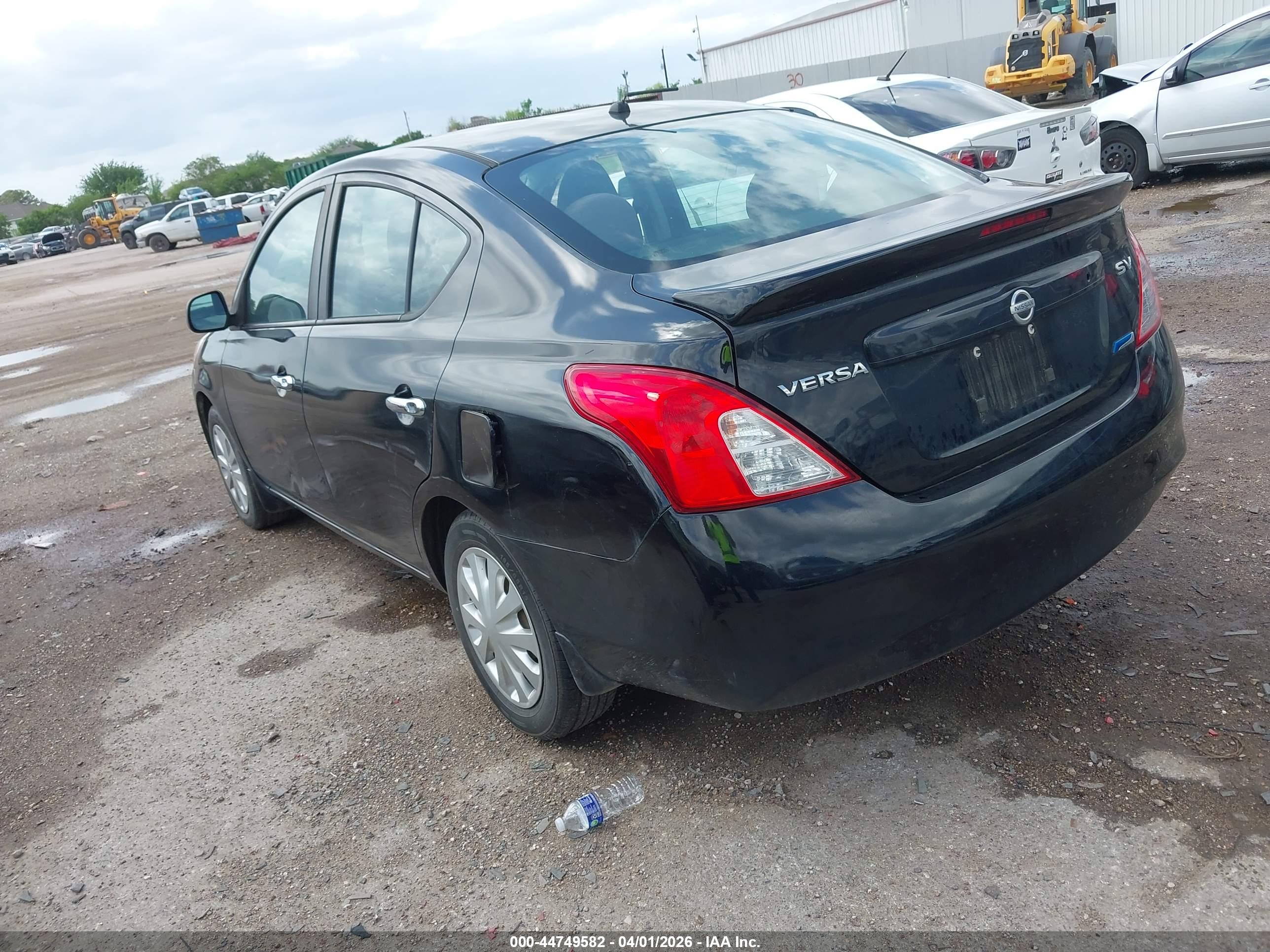 NISSAN VERSA image 3