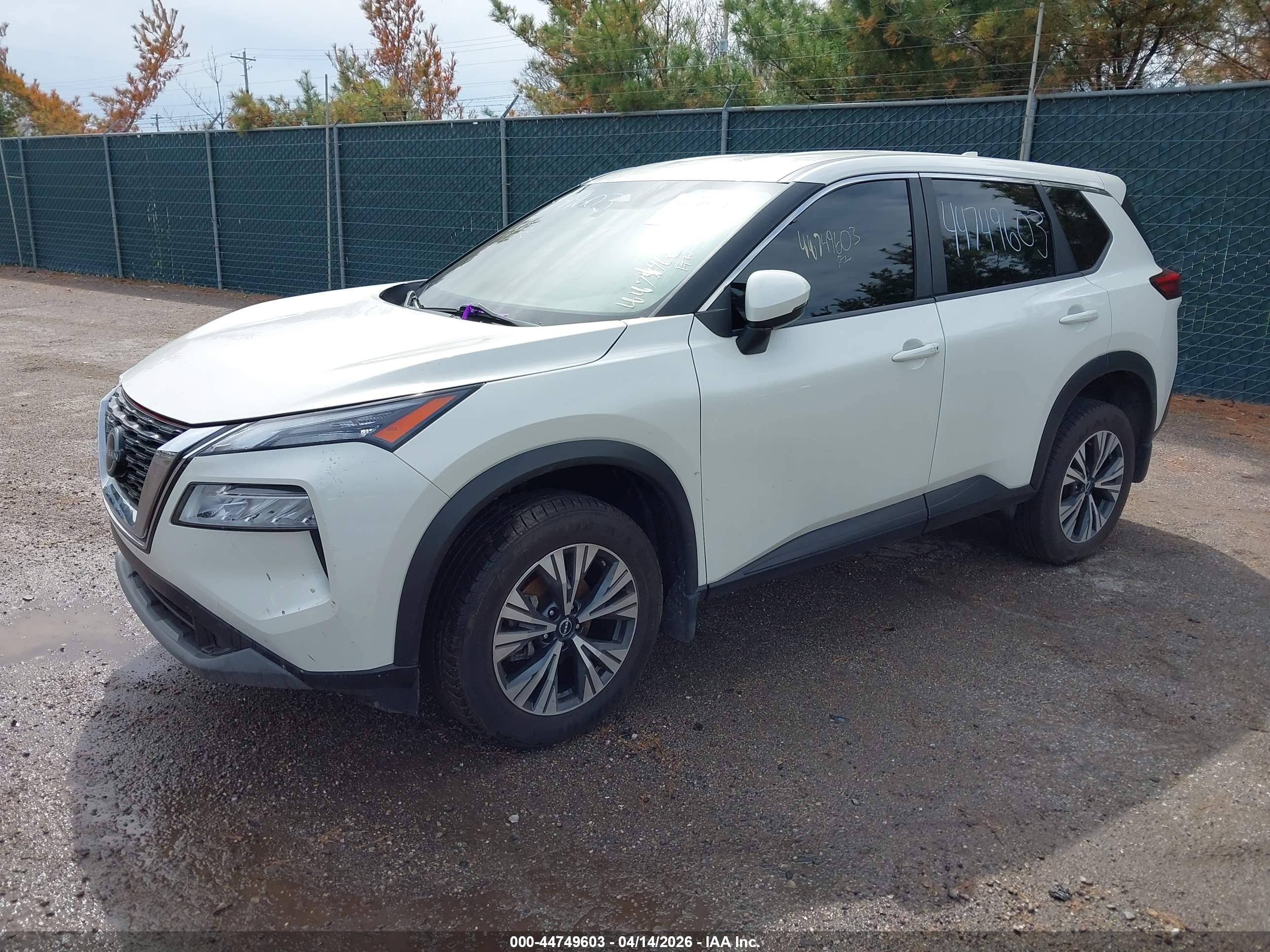 NISSAN ROGUE image 2
