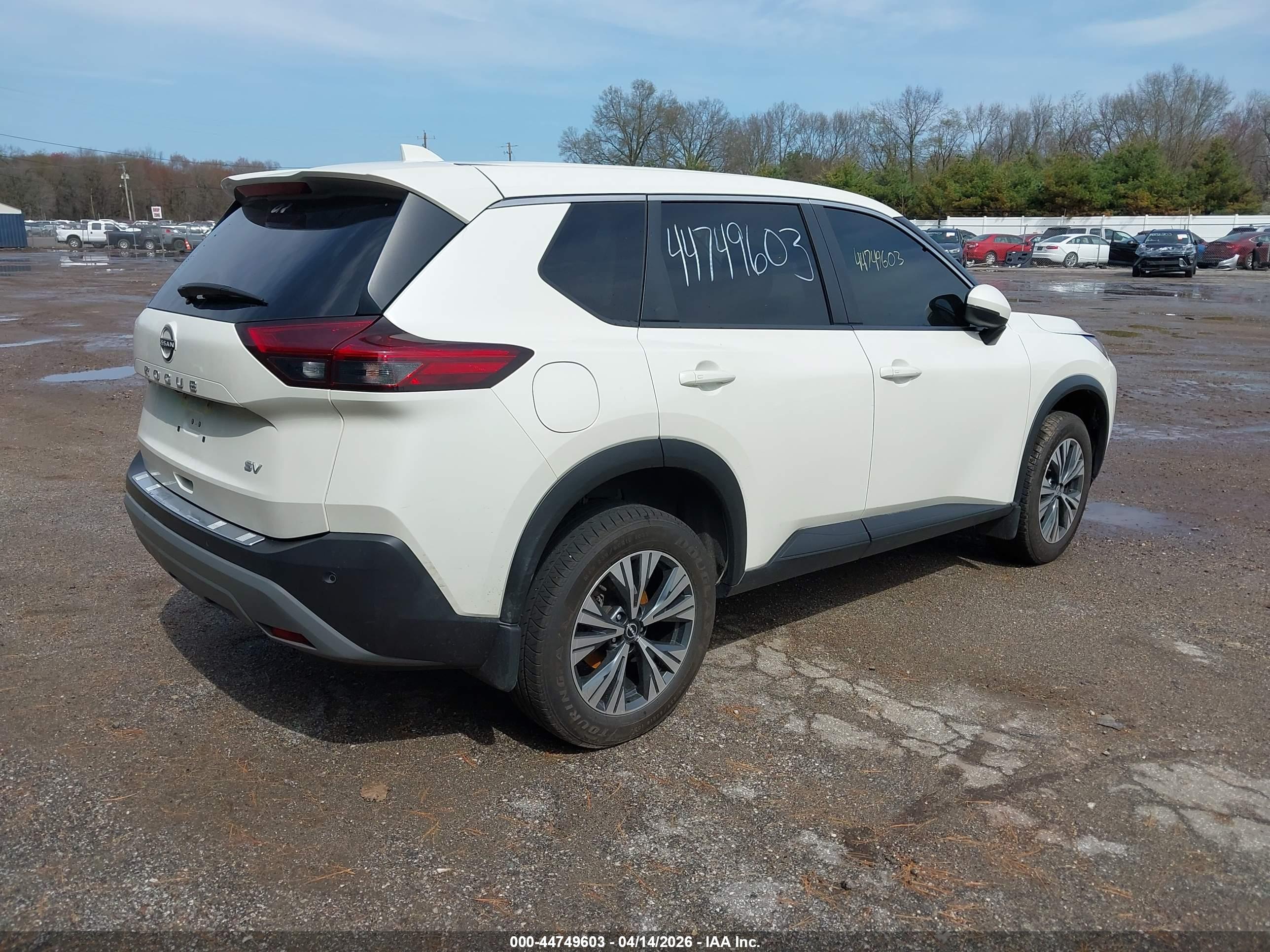 NISSAN ROGUE image 4