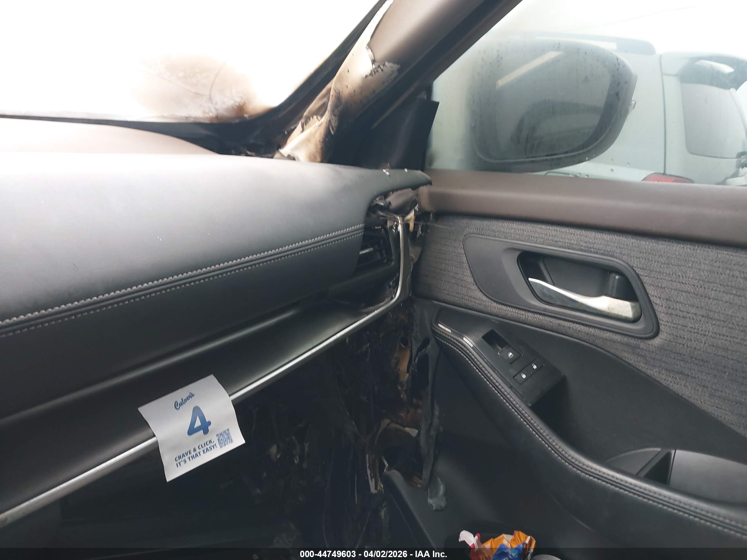 NISSAN ROGUE image 6