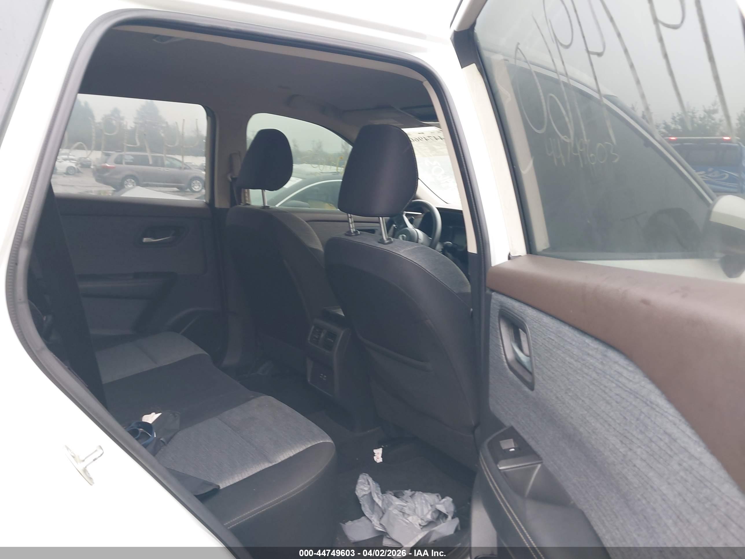NISSAN ROGUE image 8