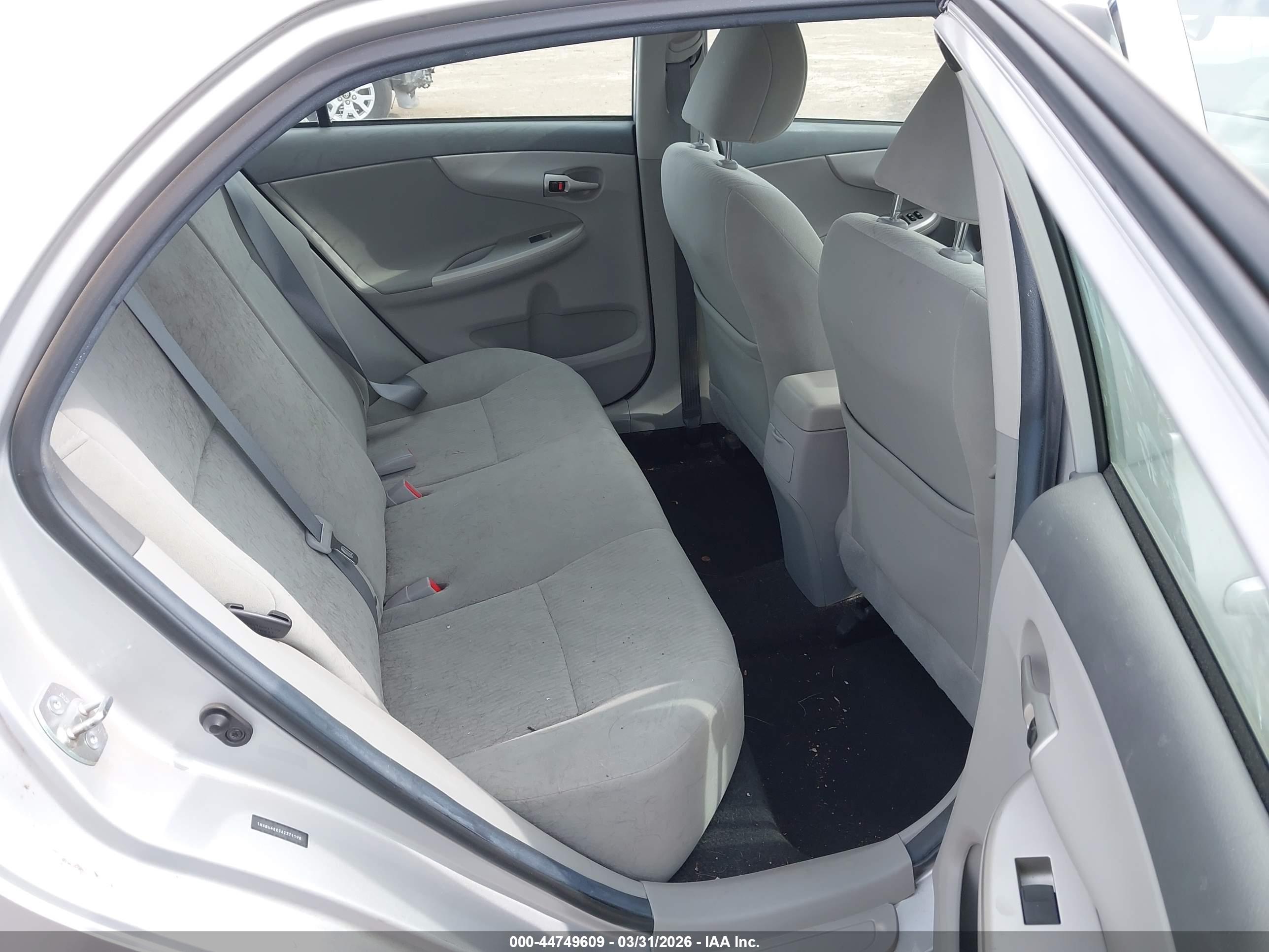 TOYOTA COROLLA image 8