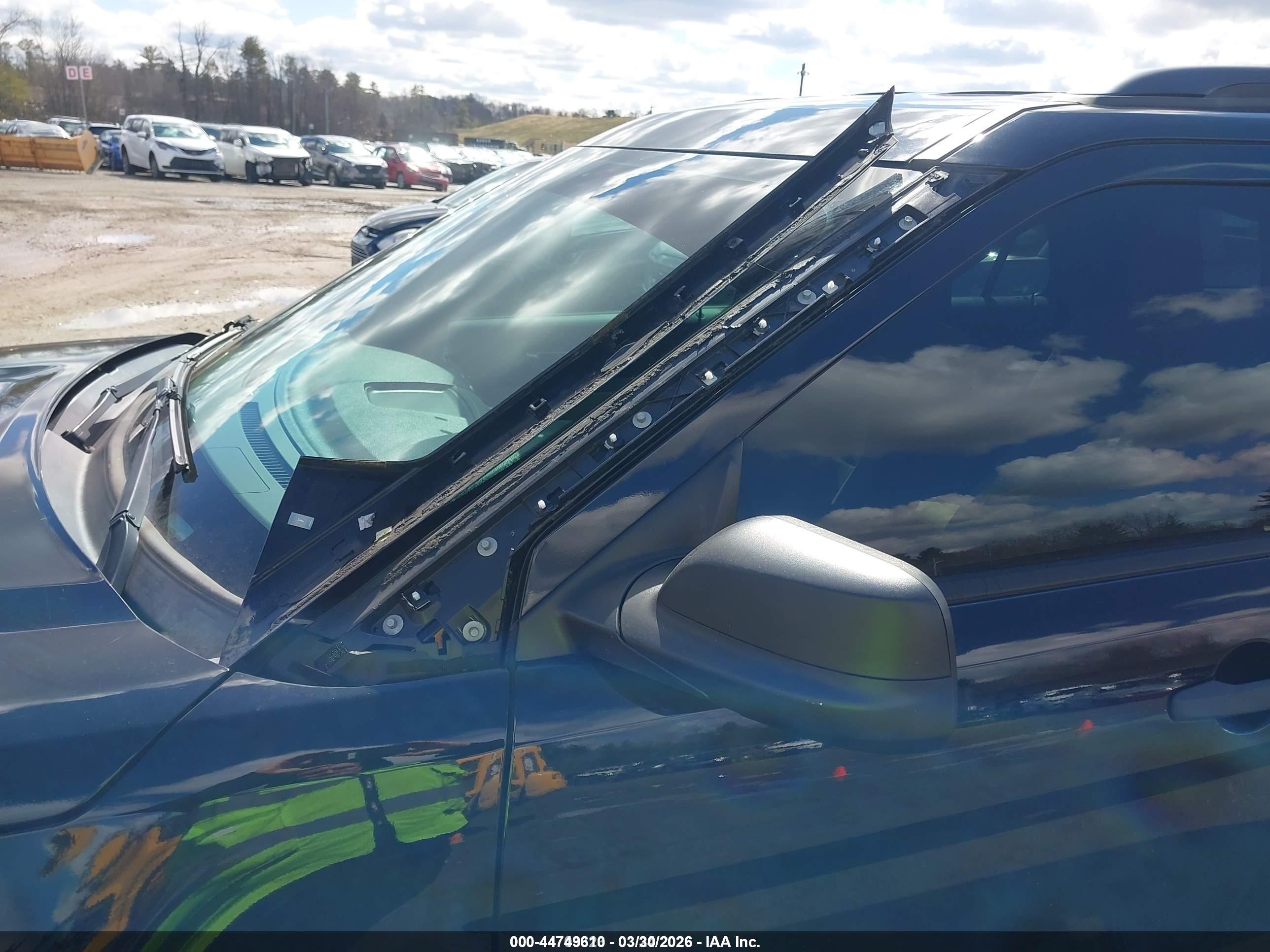 FORD EXPLORER image 6