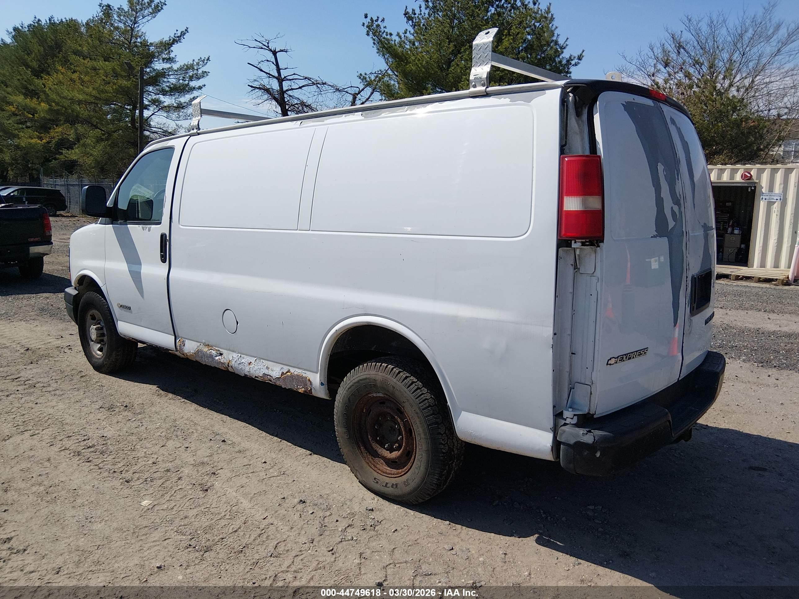 CHEVROLET EXPRESS image 3