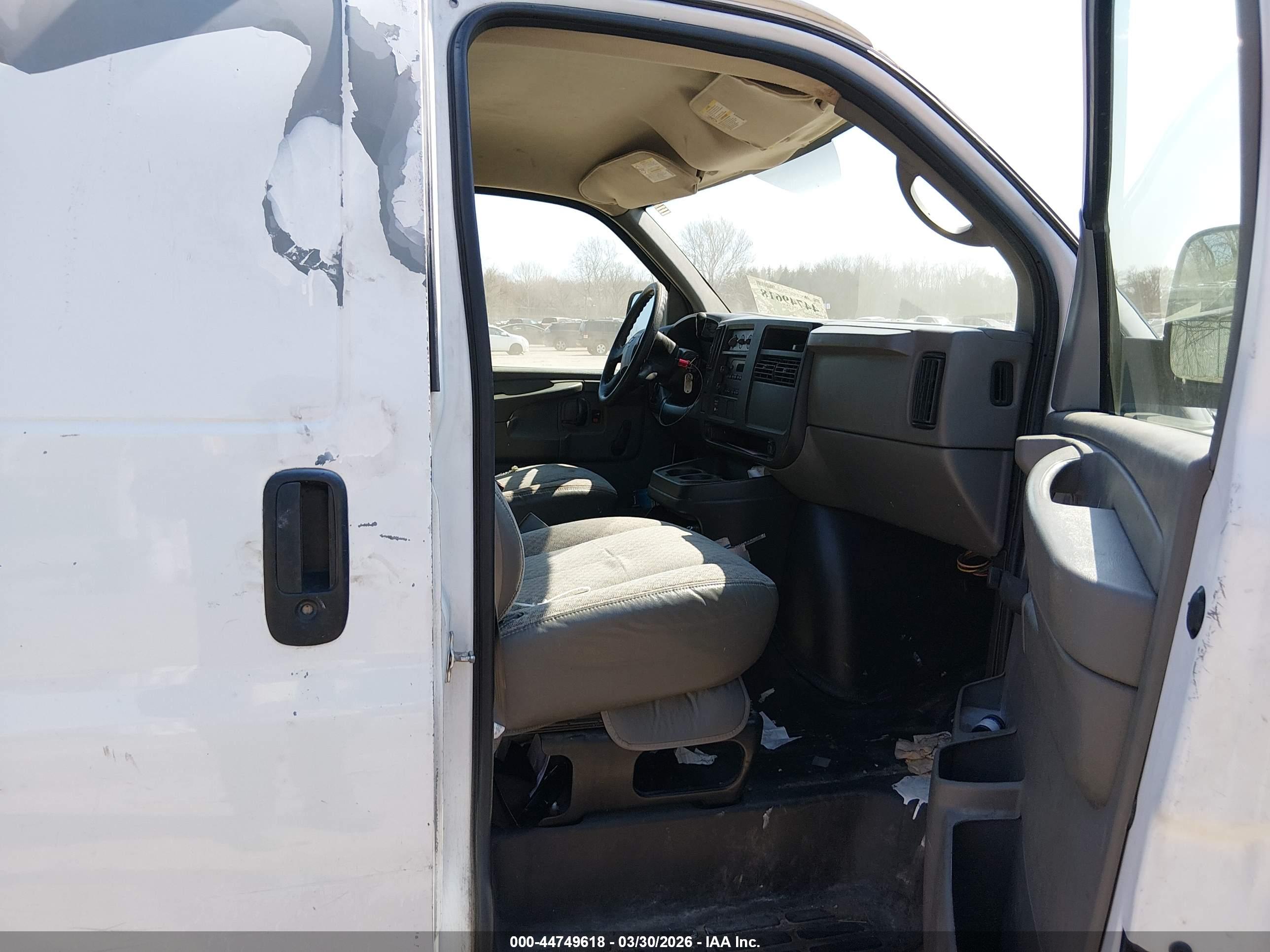 CHEVROLET EXPRESS image 5