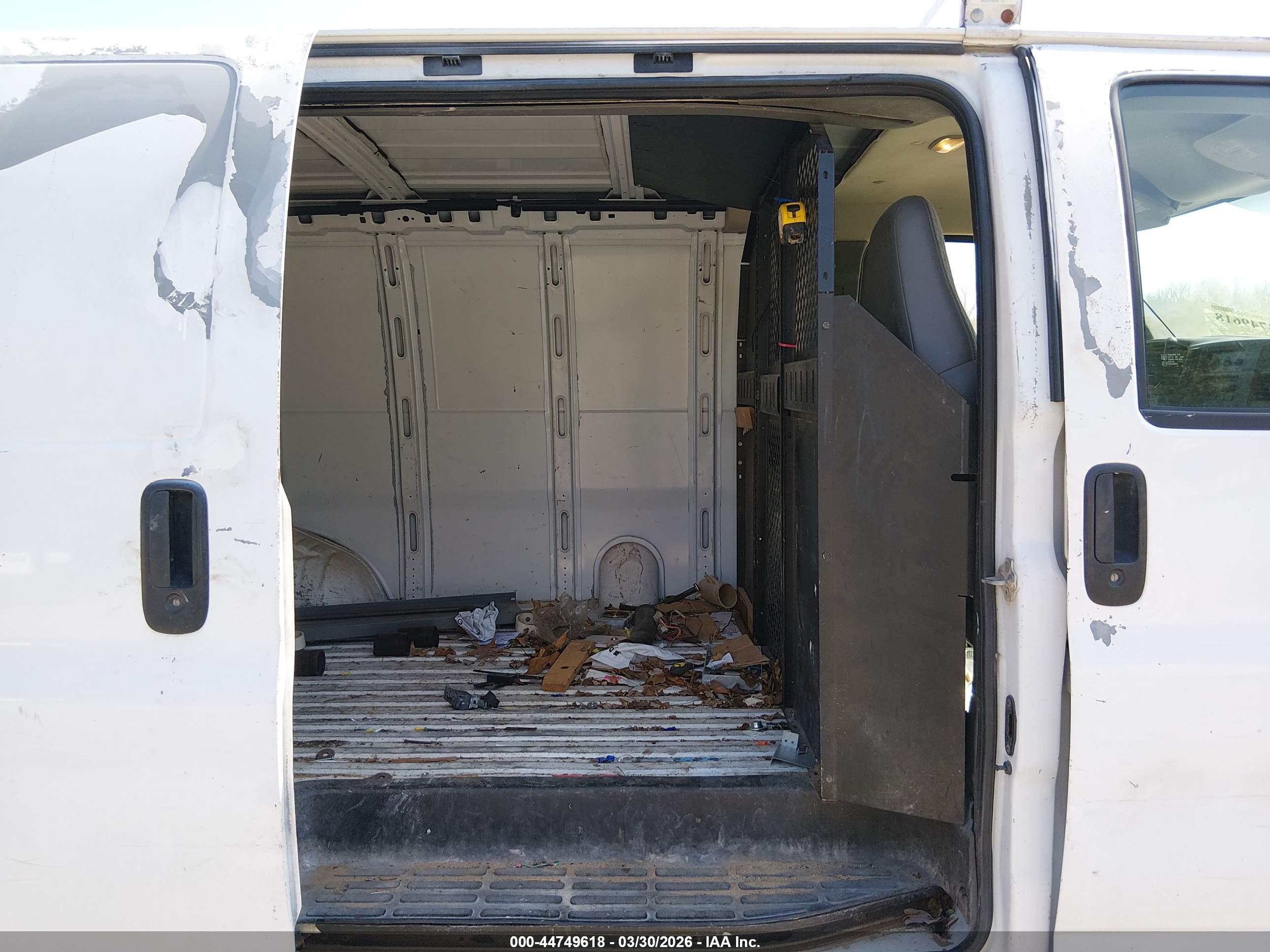 CHEVROLET EXPRESS image 8