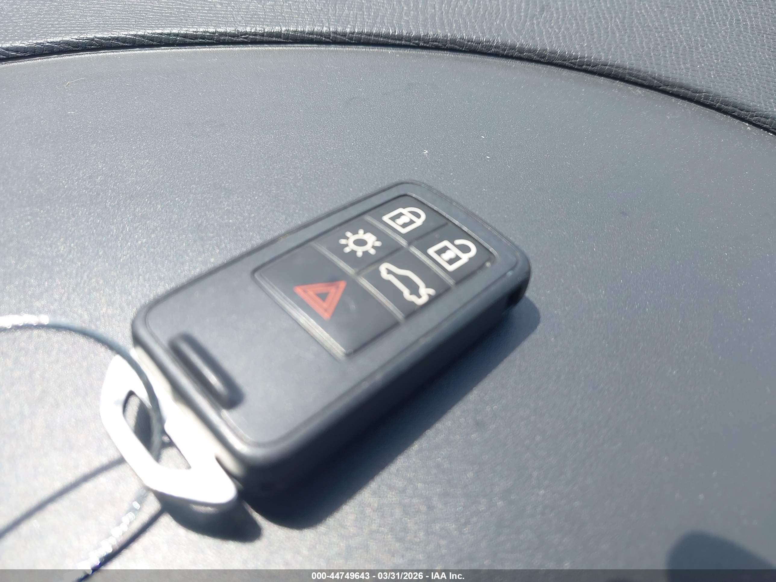 VOLVO XC60 image 11