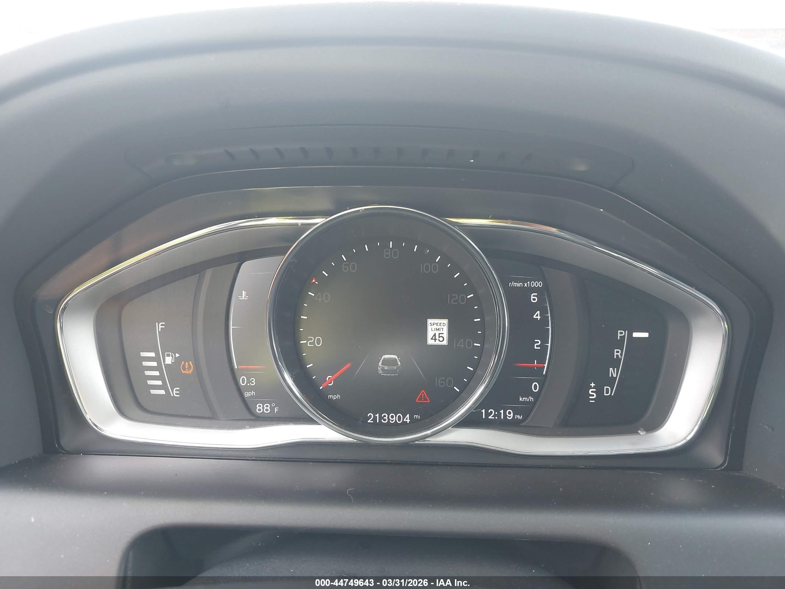VOLVO XC60 image 7
