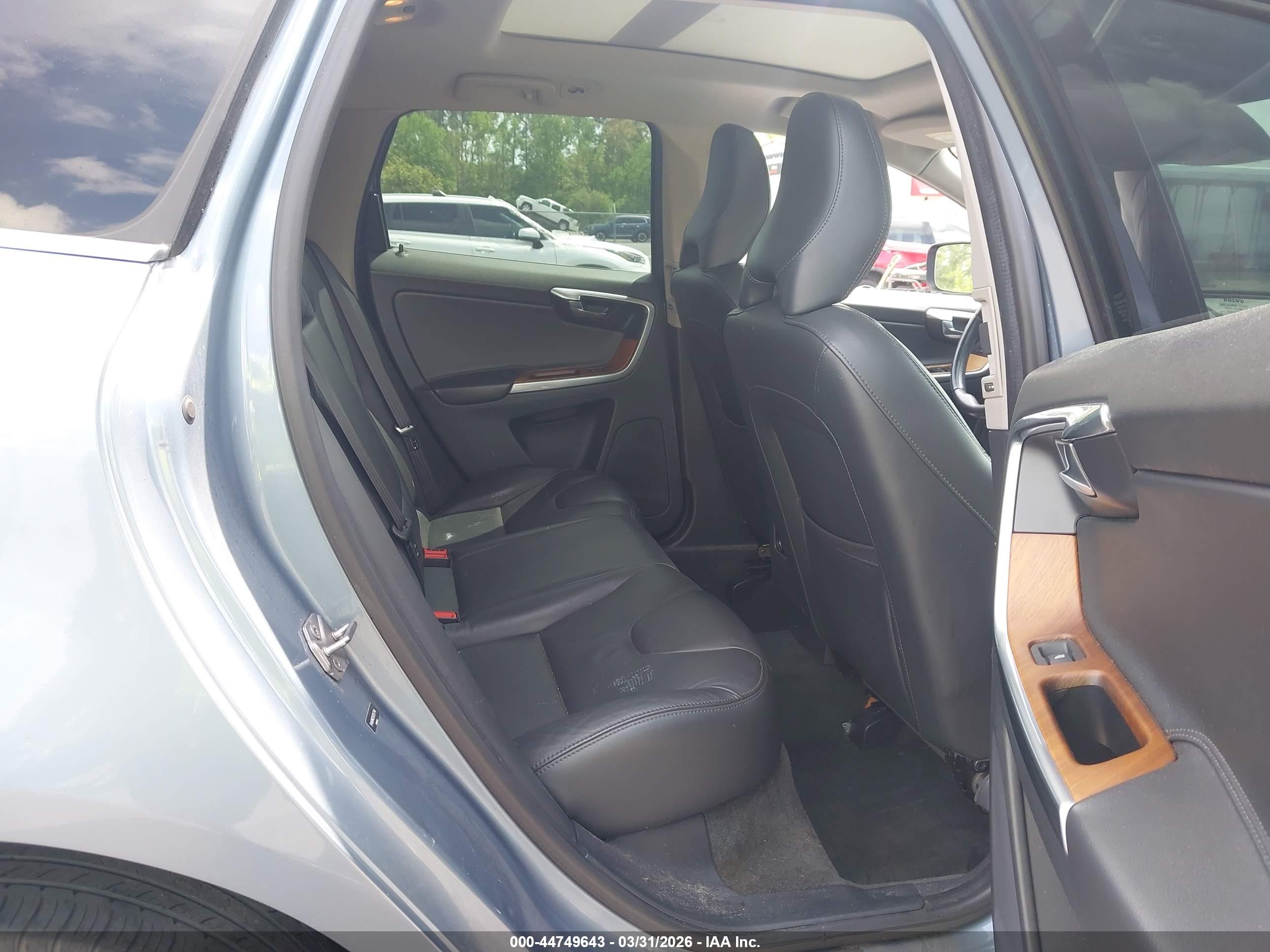 VOLVO XC60 image 8