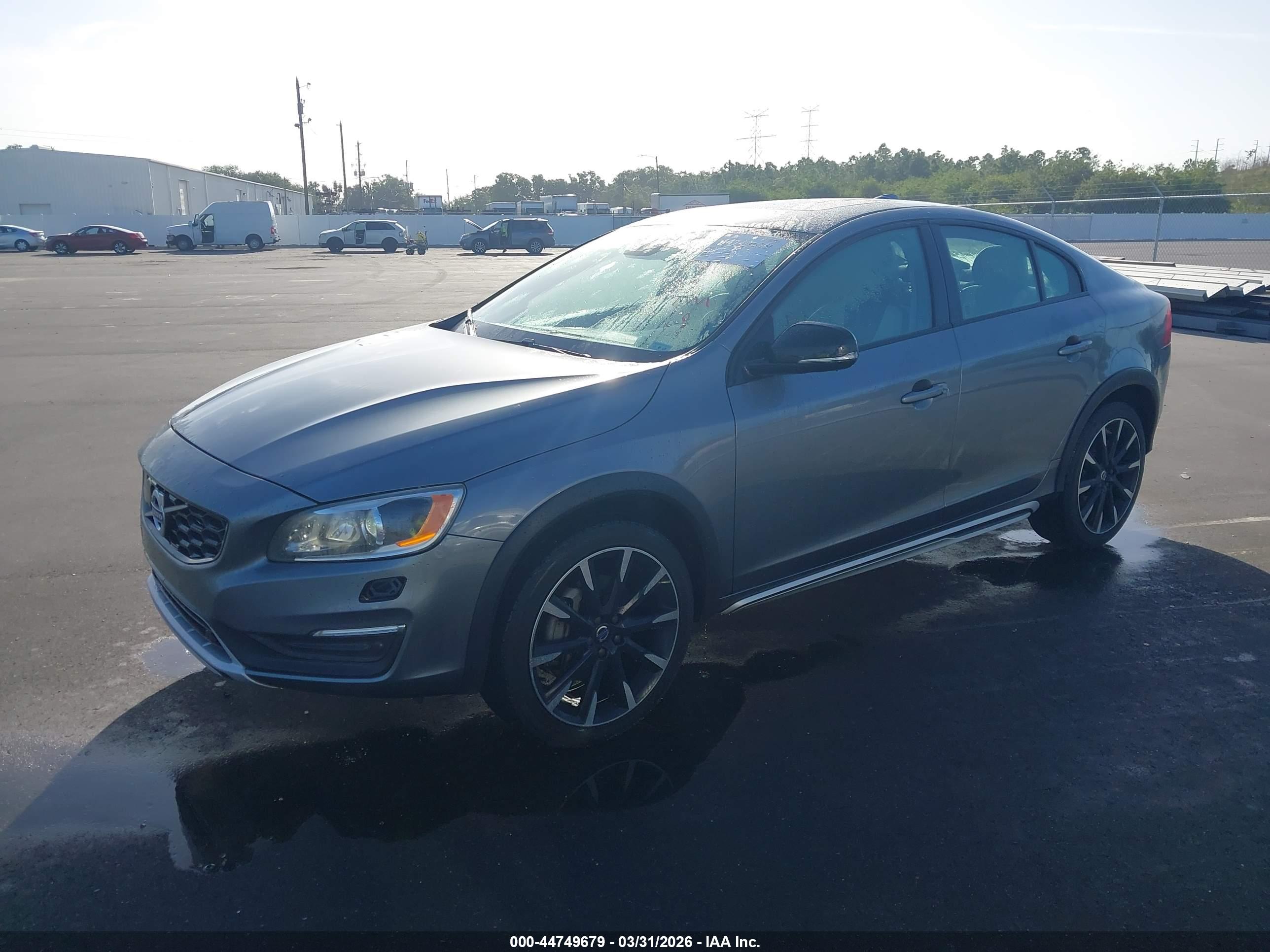 VOLVO S60 image 2