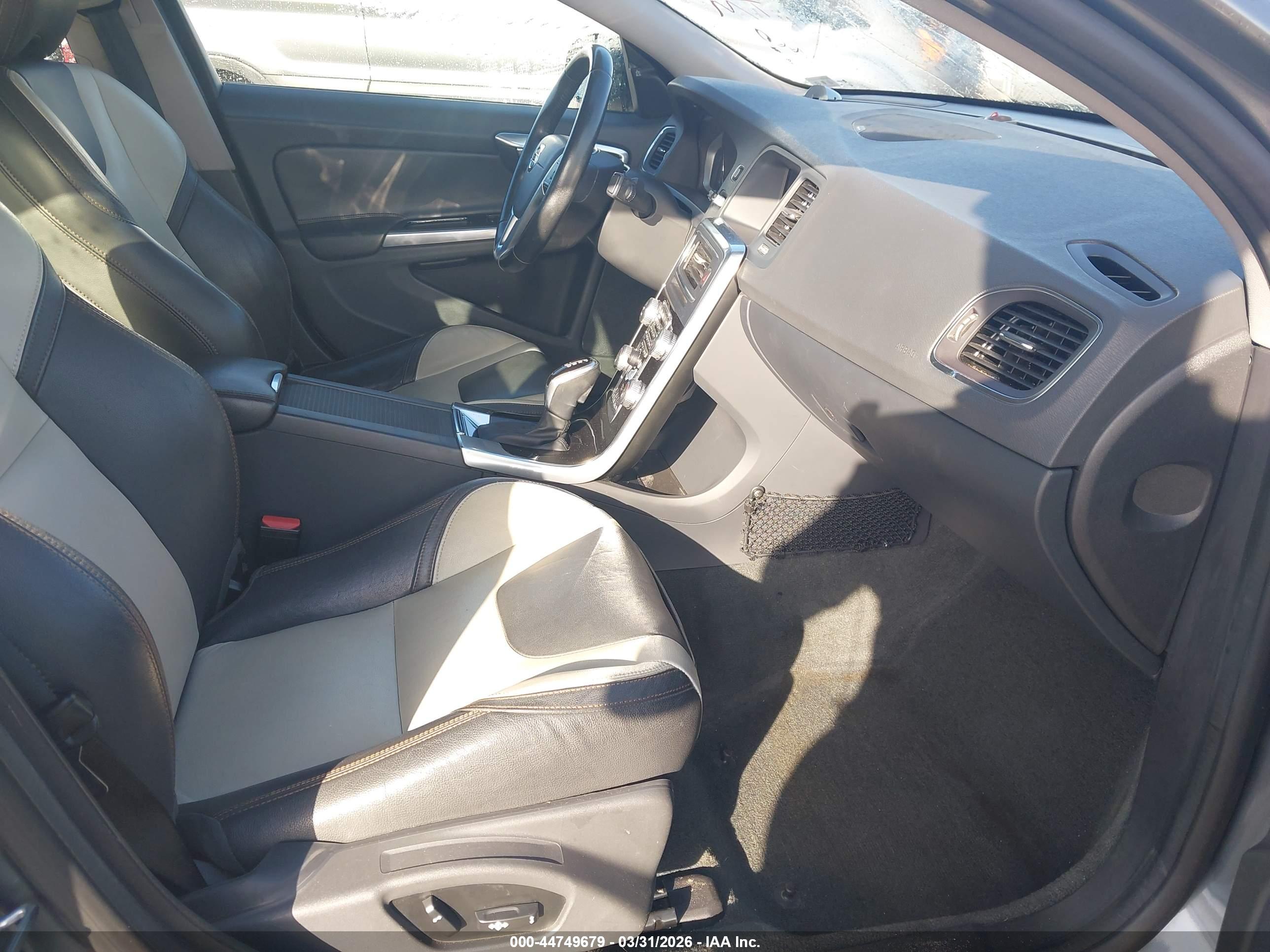 VOLVO S60 image 5