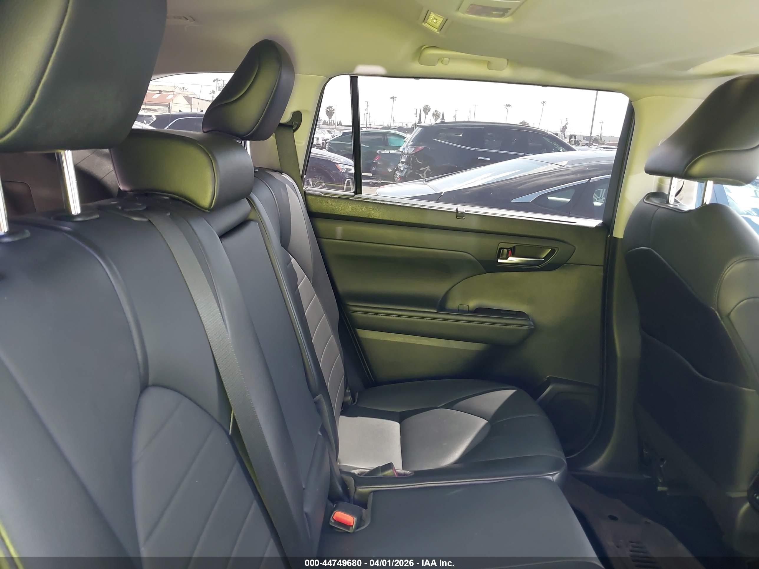 TOYOTA HIGHLANDER image 8
