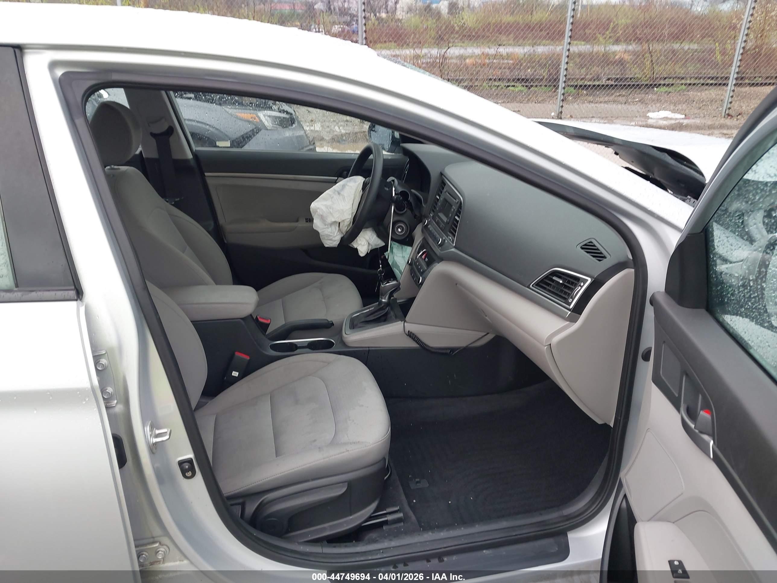 HYUNDAI ELANTRA image 5