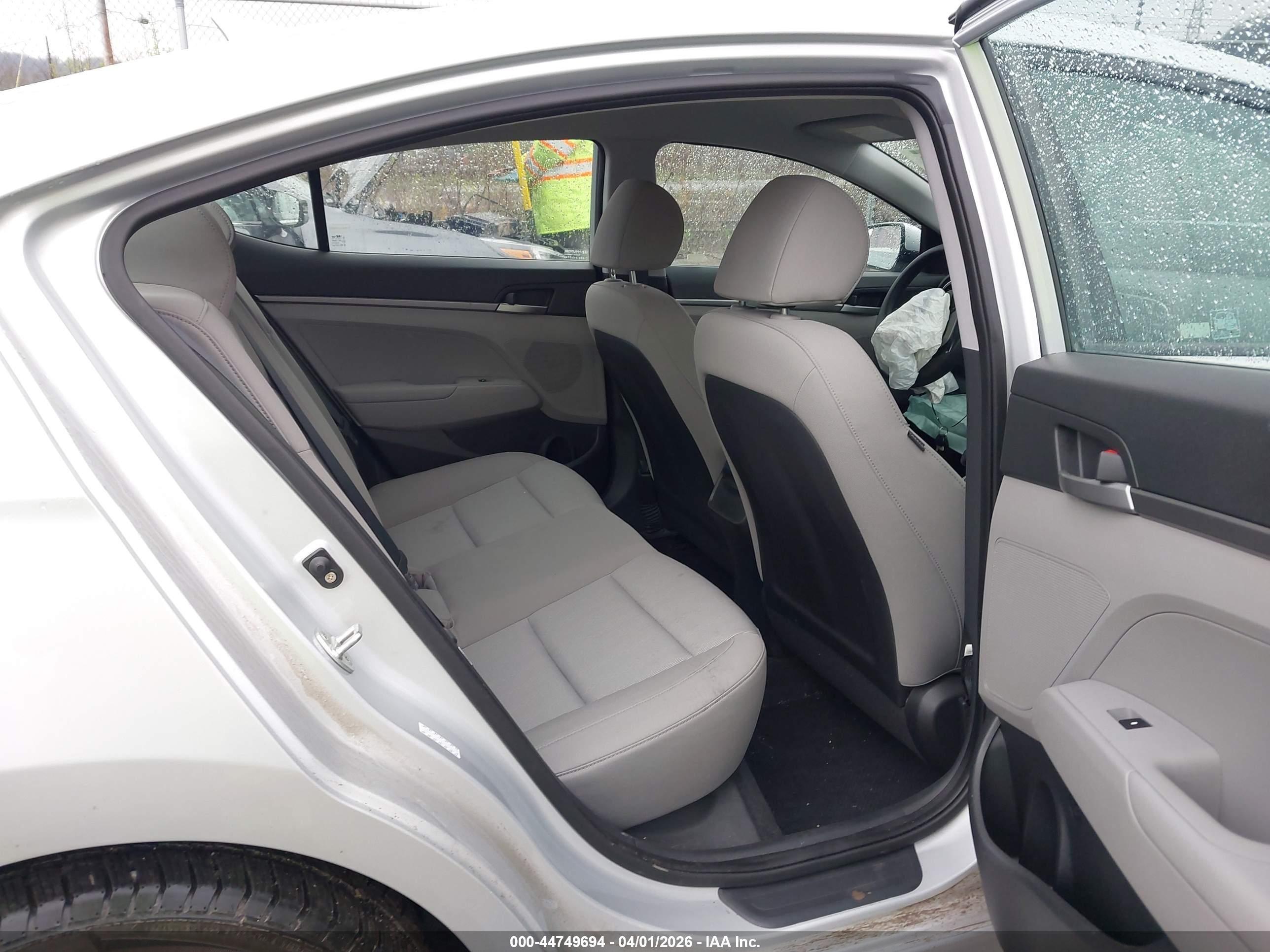 HYUNDAI ELANTRA image 8