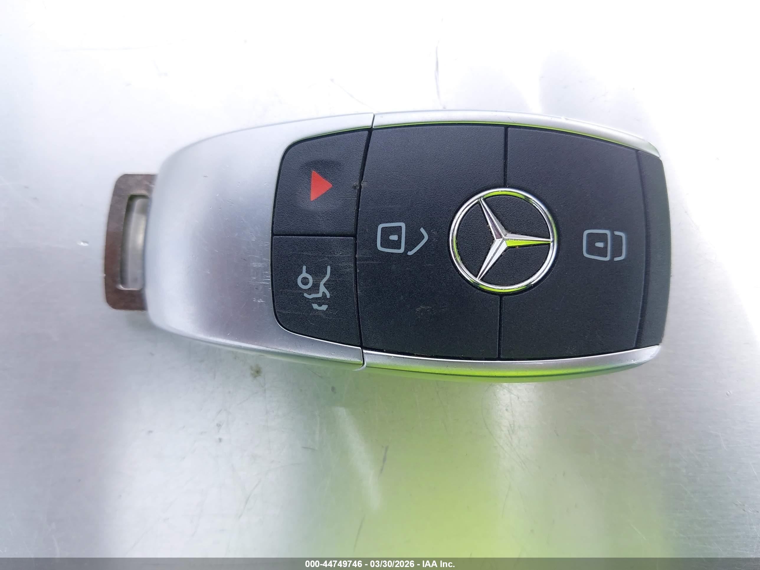 MERCEDES-BENZ GLC image 11