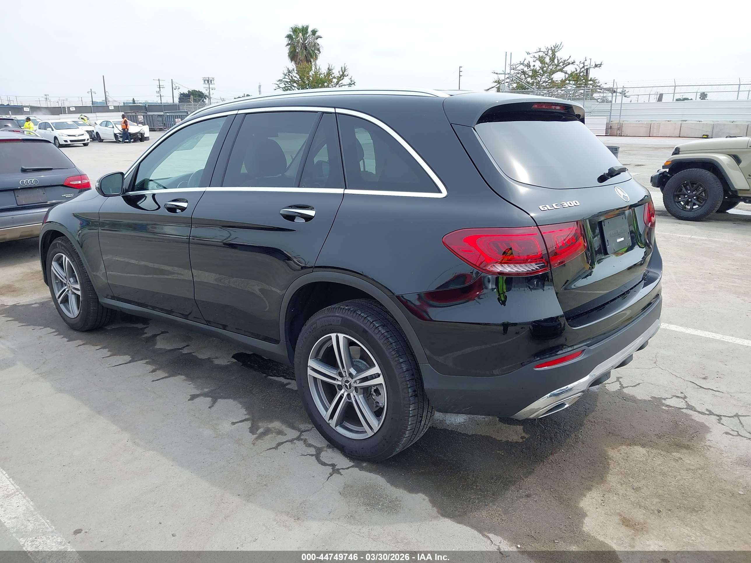 MERCEDES-BENZ GLC image 3