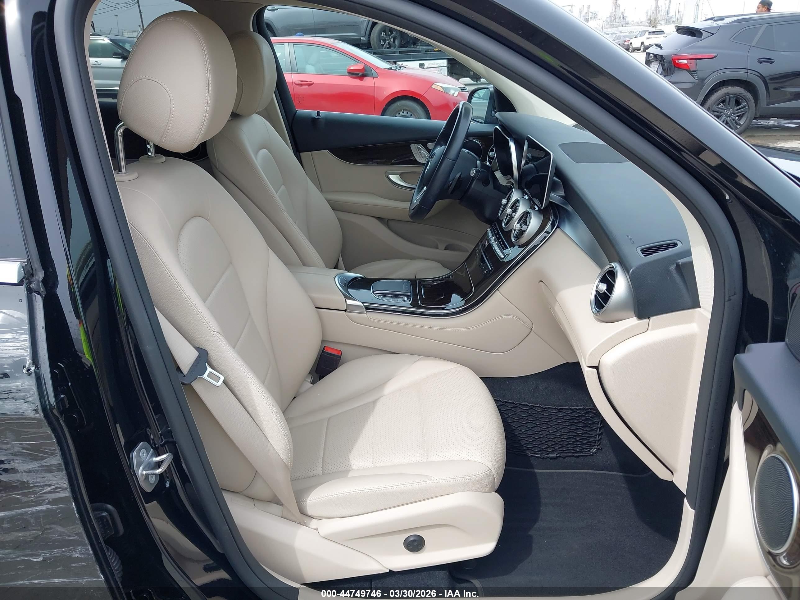 MERCEDES-BENZ GLC image 5