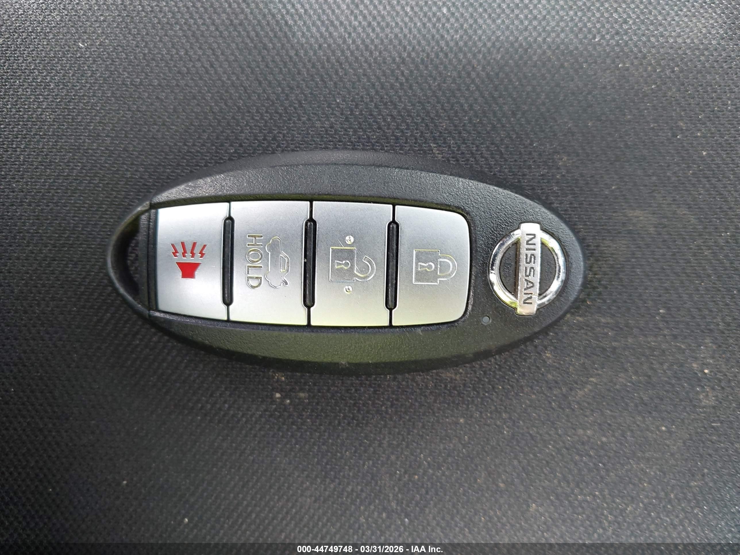 NISSAN VERSA image 11