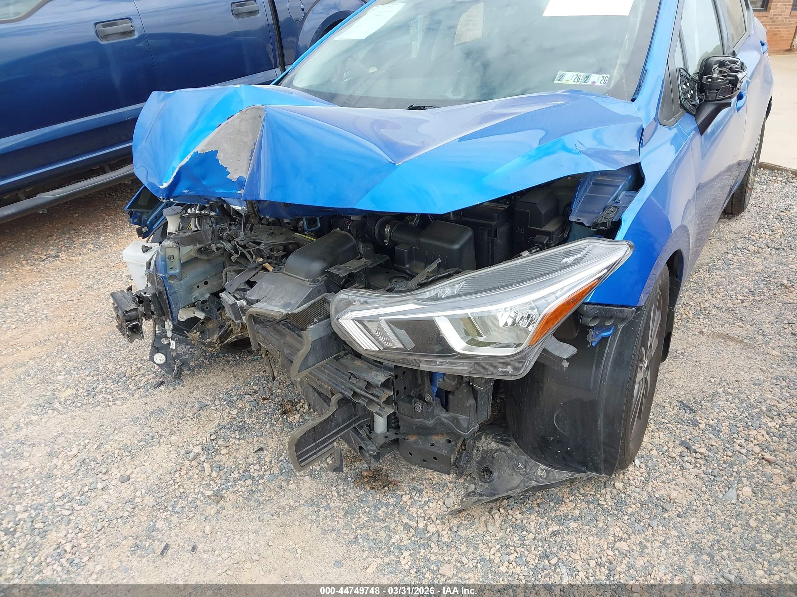 NISSAN VERSA image 6