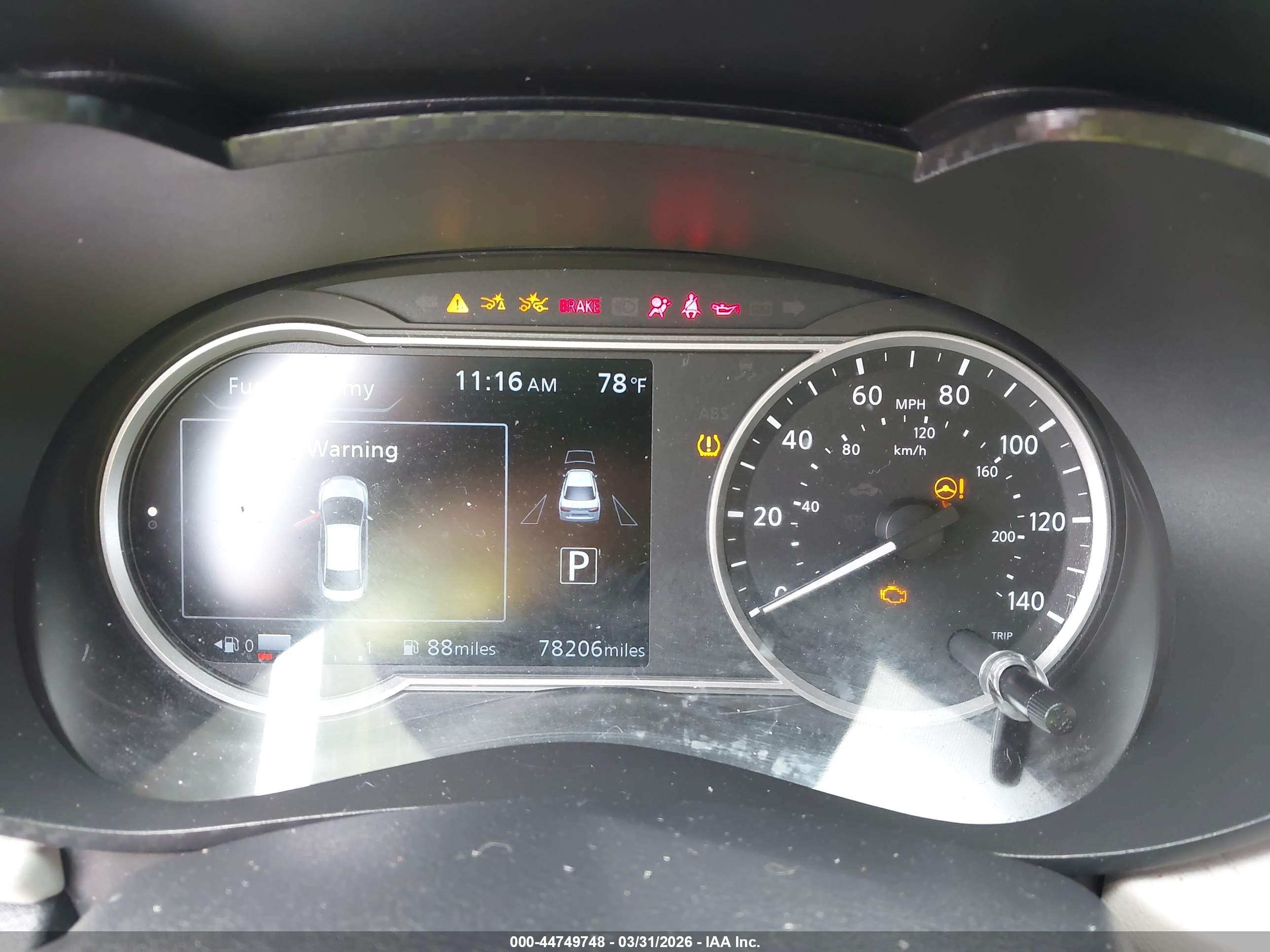 NISSAN VERSA image 7