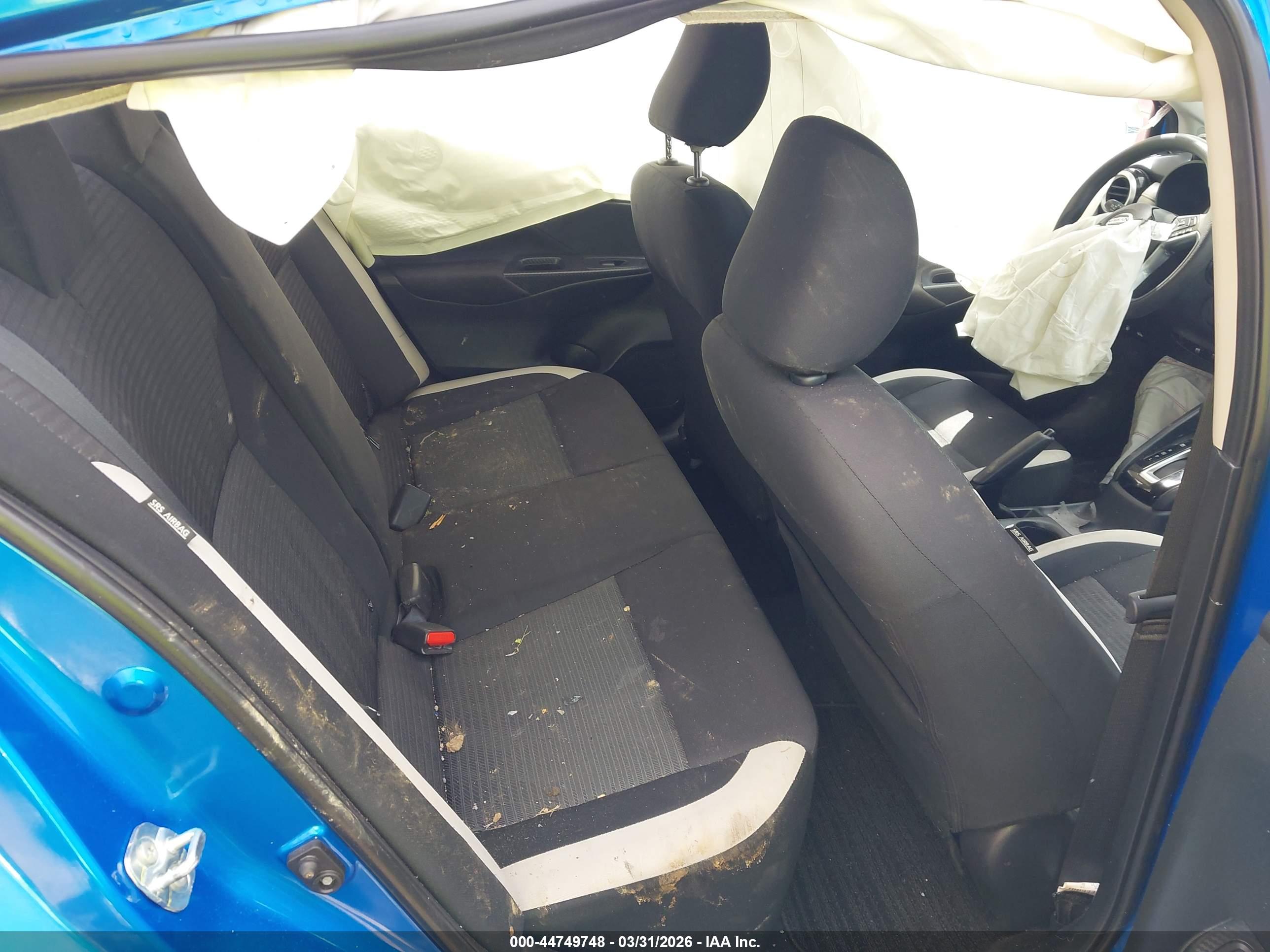 NISSAN VERSA image 8