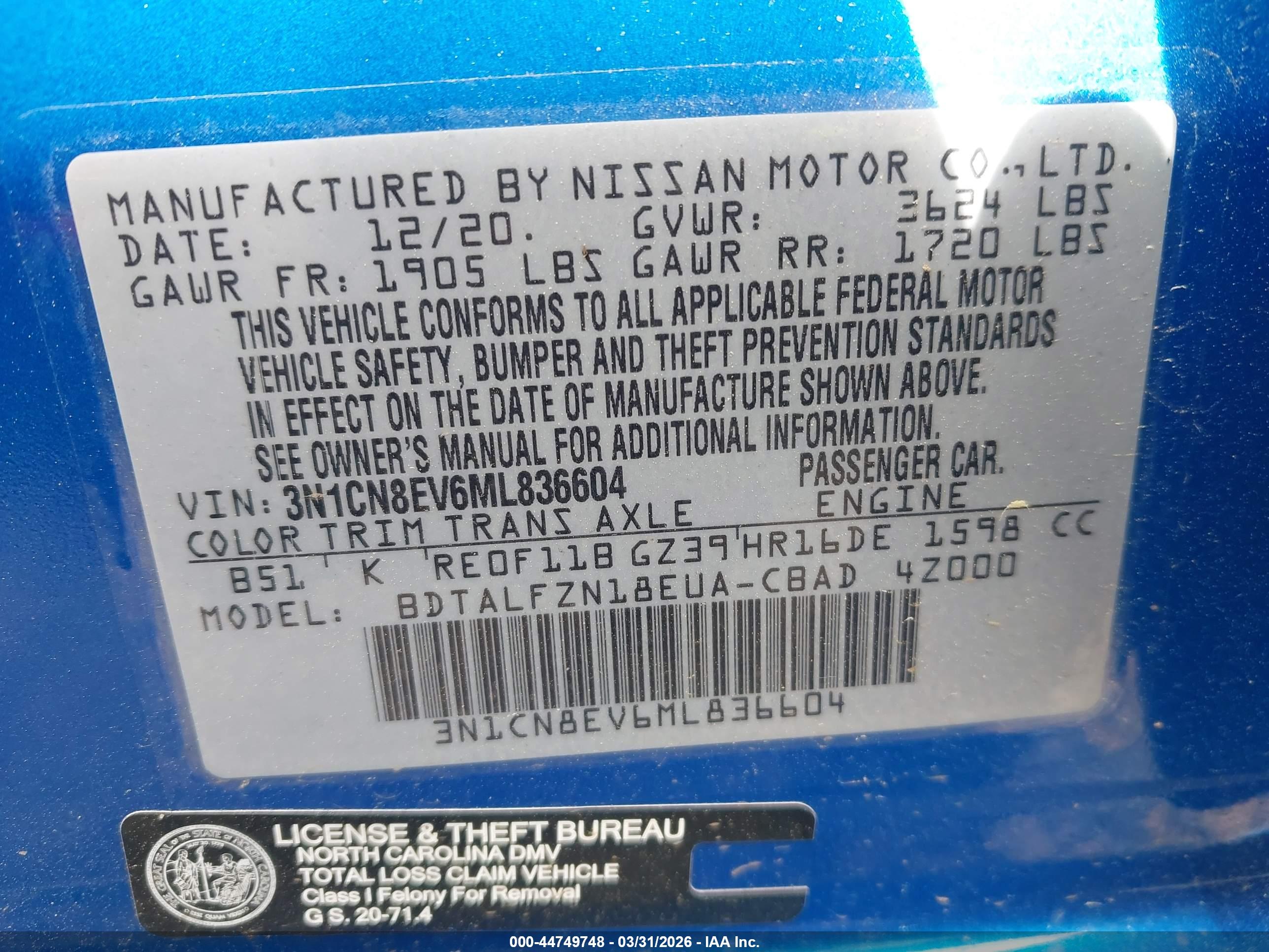 NISSAN VERSA image 9
