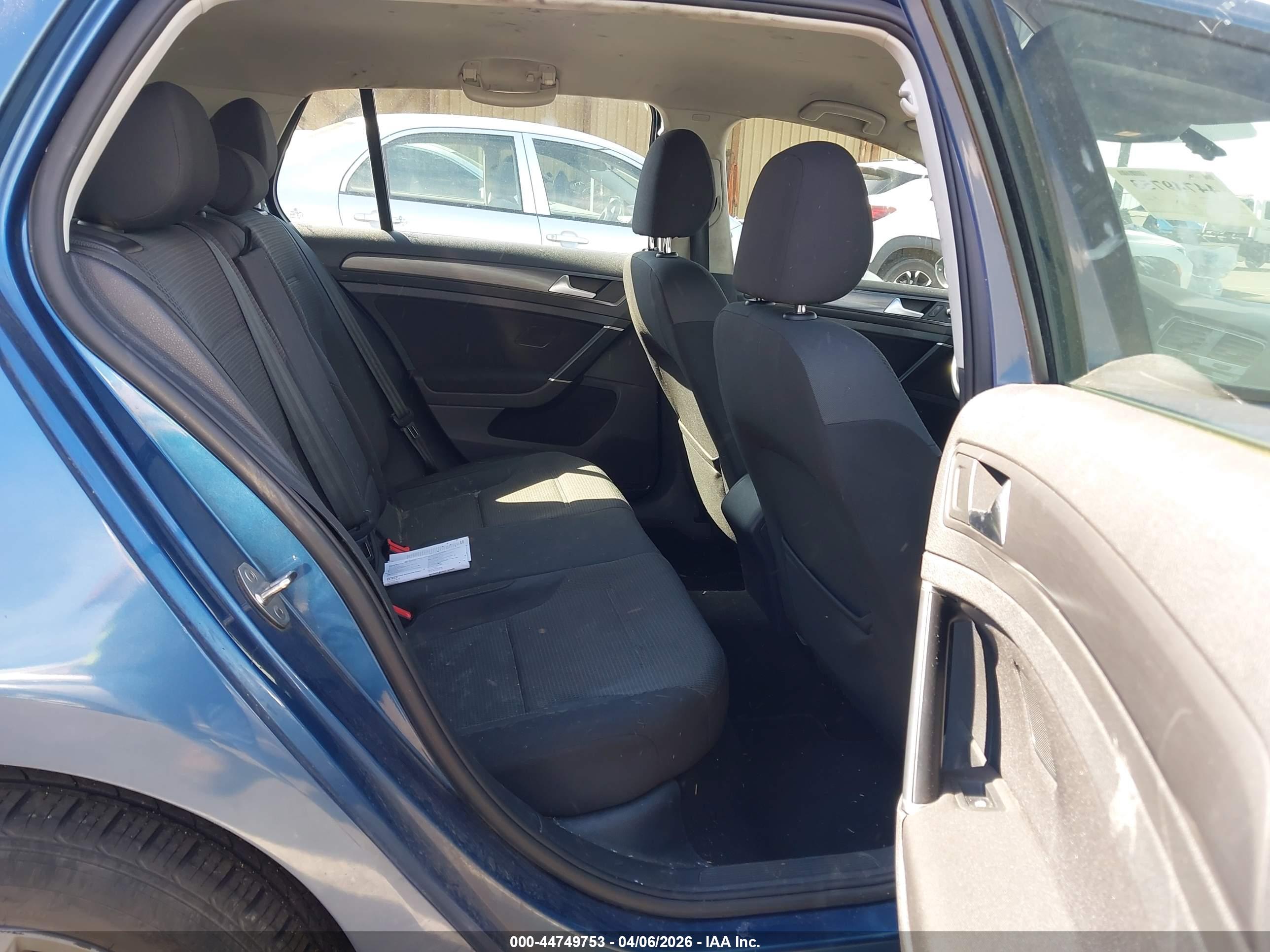 VOLKSWAGEN GOLF image 8