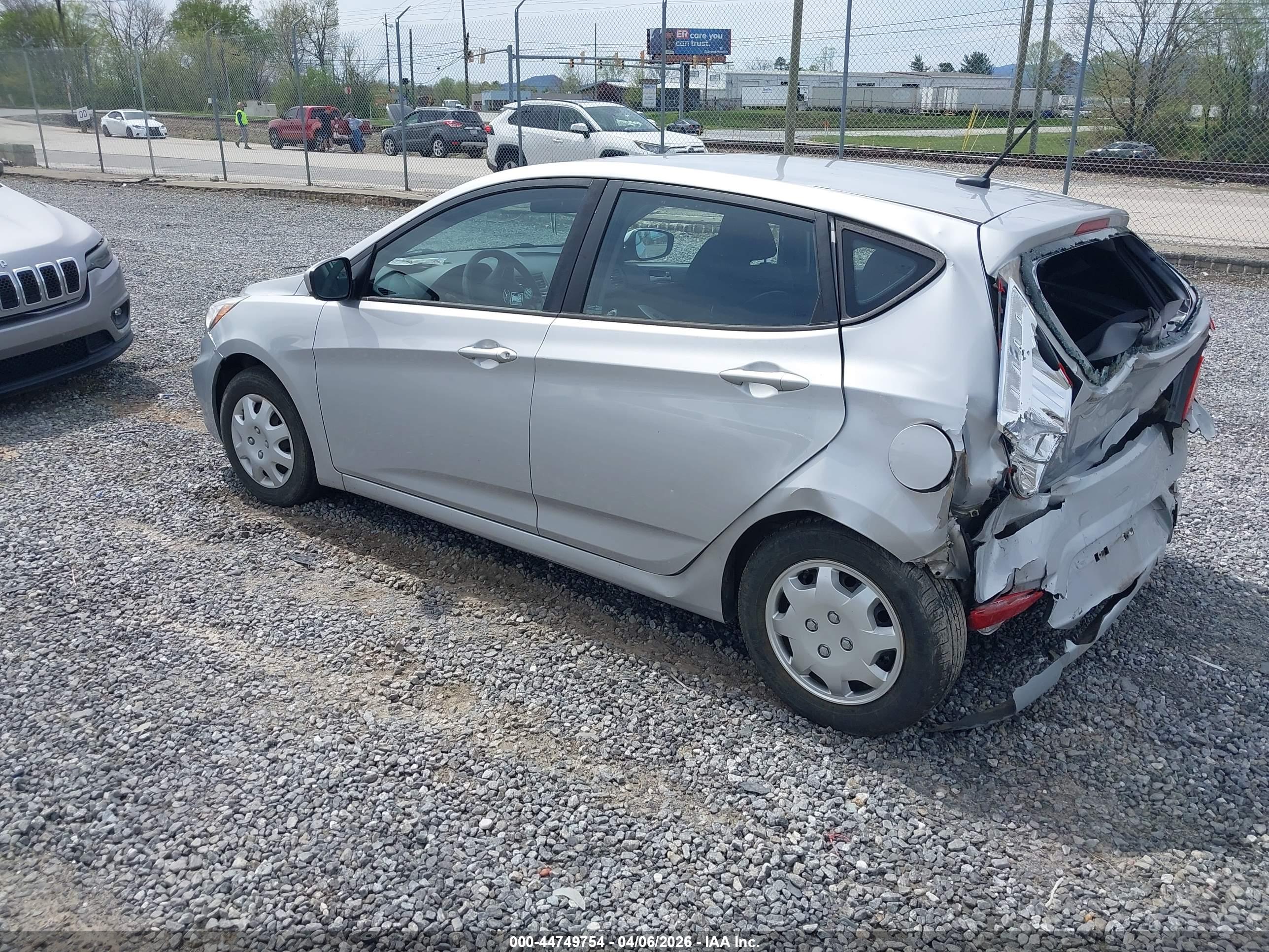 HYUNDAI ACCENT image 3