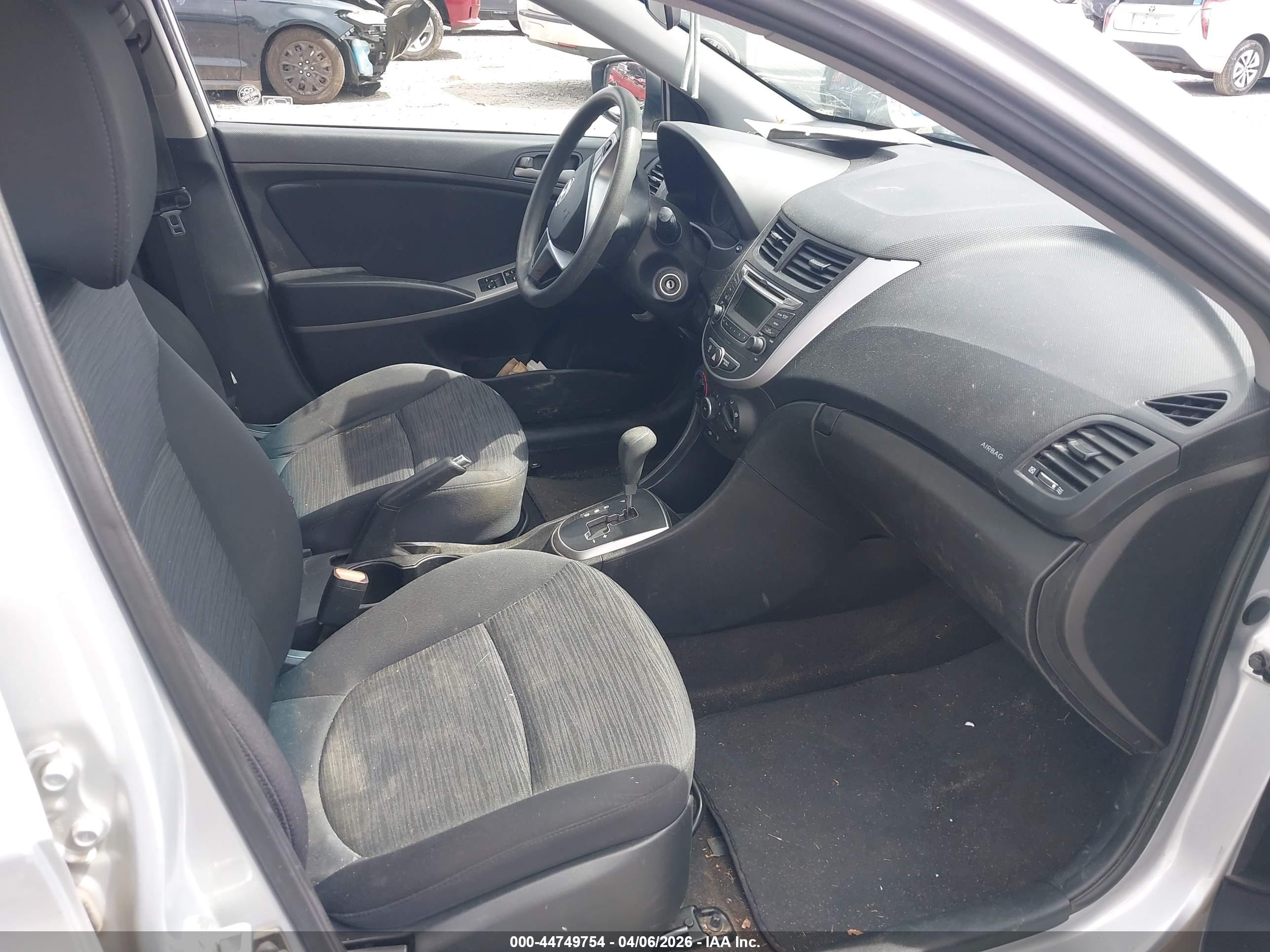 HYUNDAI ACCENT image 5