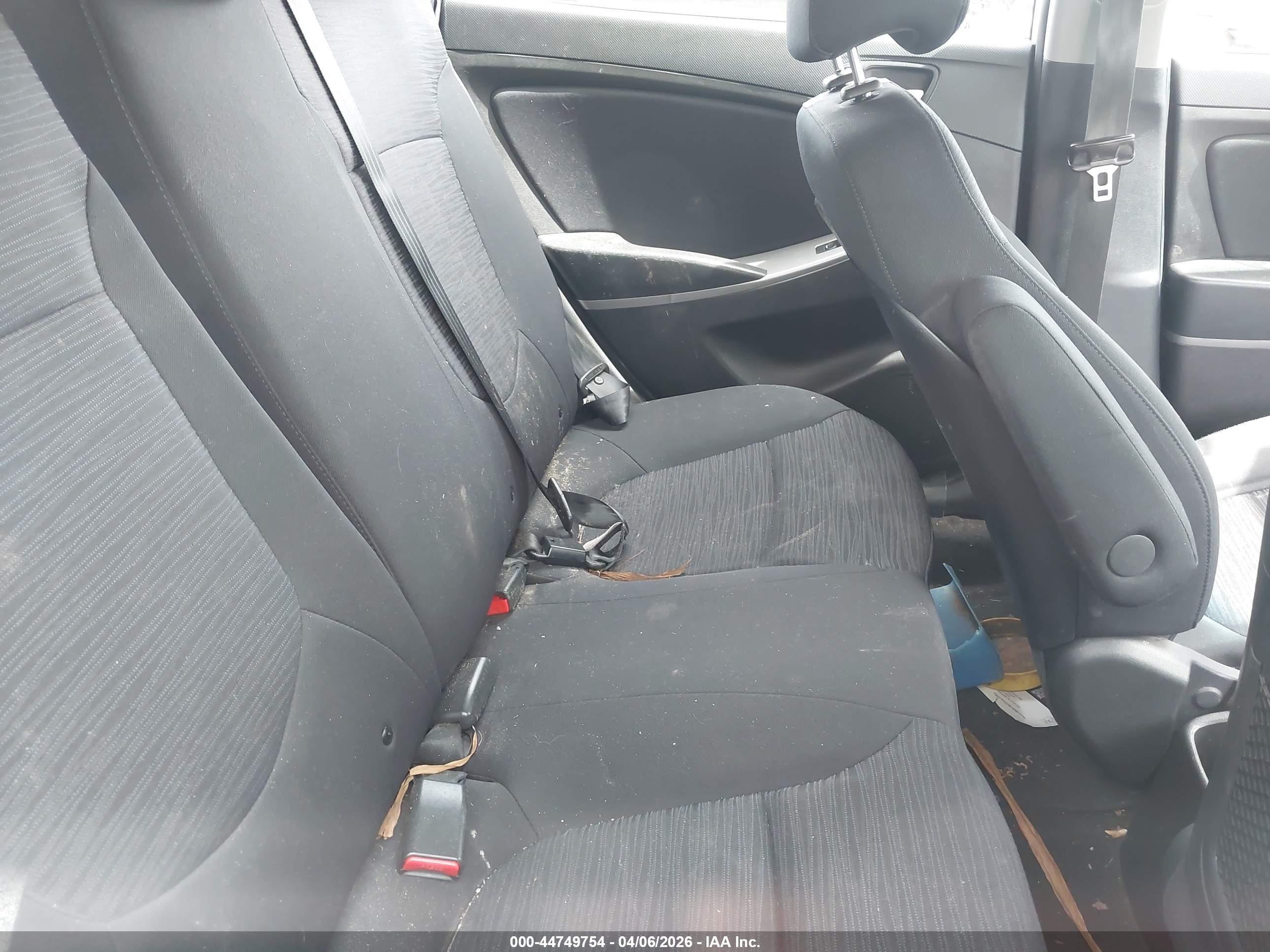 HYUNDAI ACCENT image 8