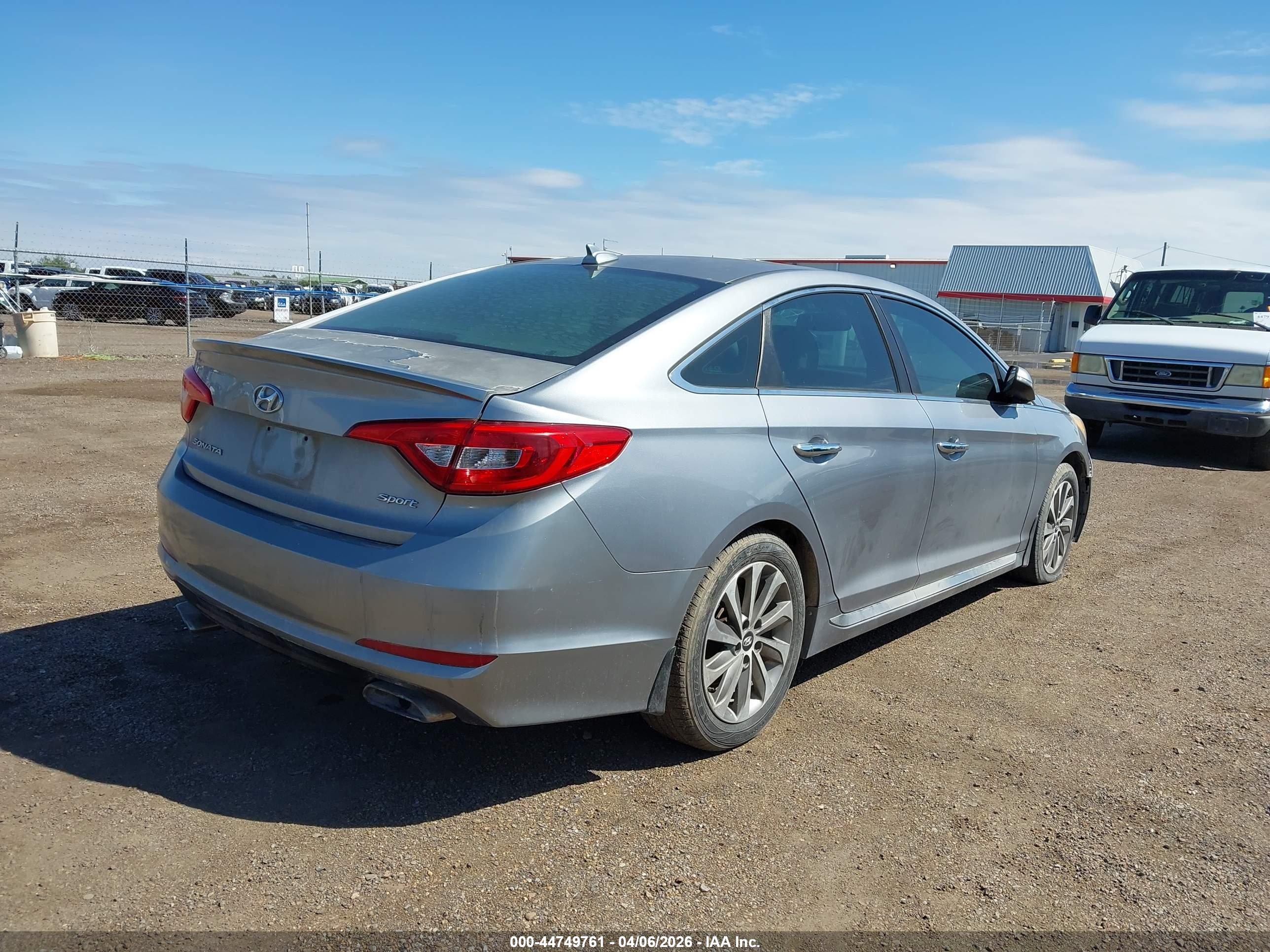 HYUNDAI SONATA image 4