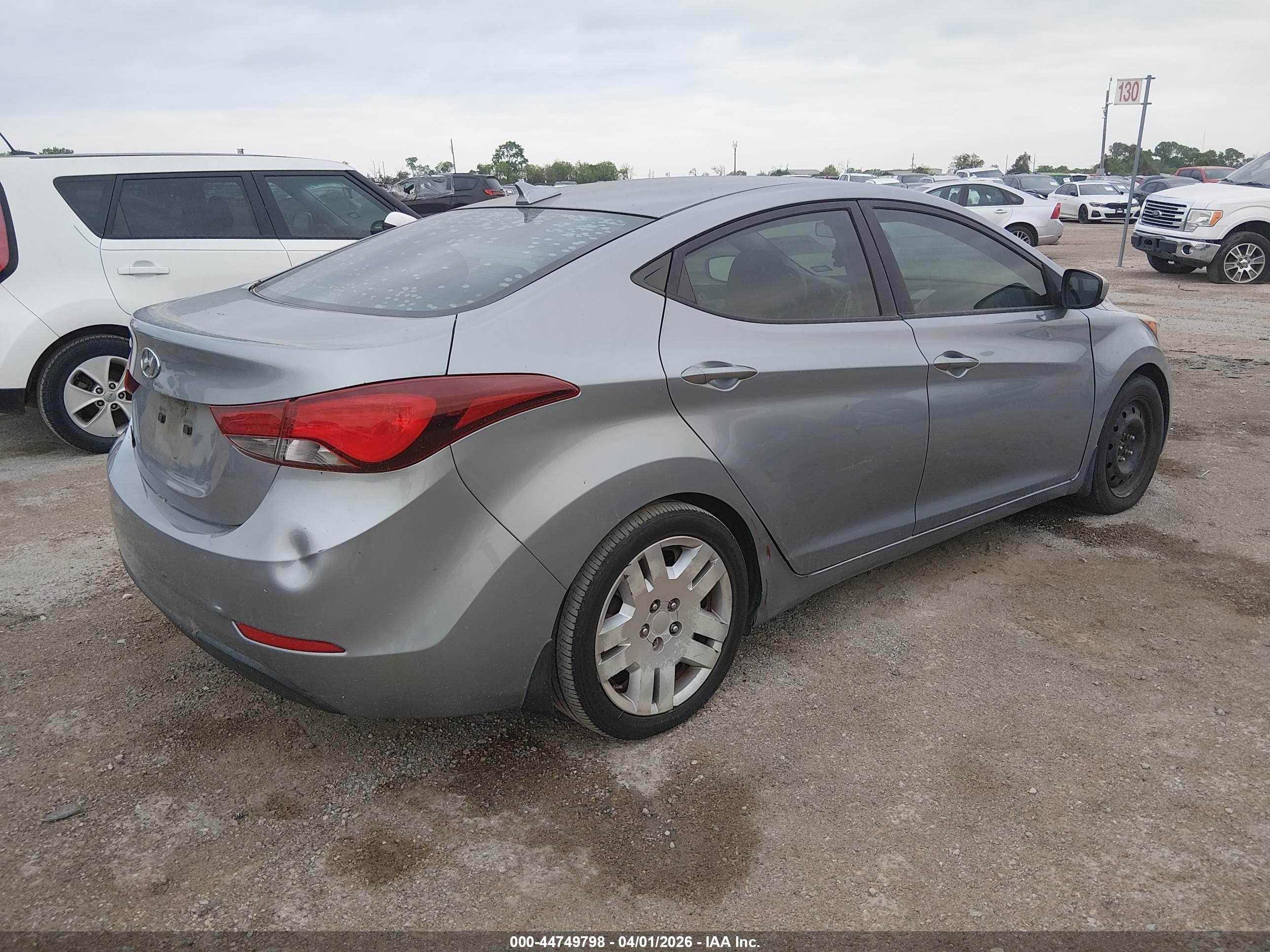 HYUNDAI ELANTRA image 4