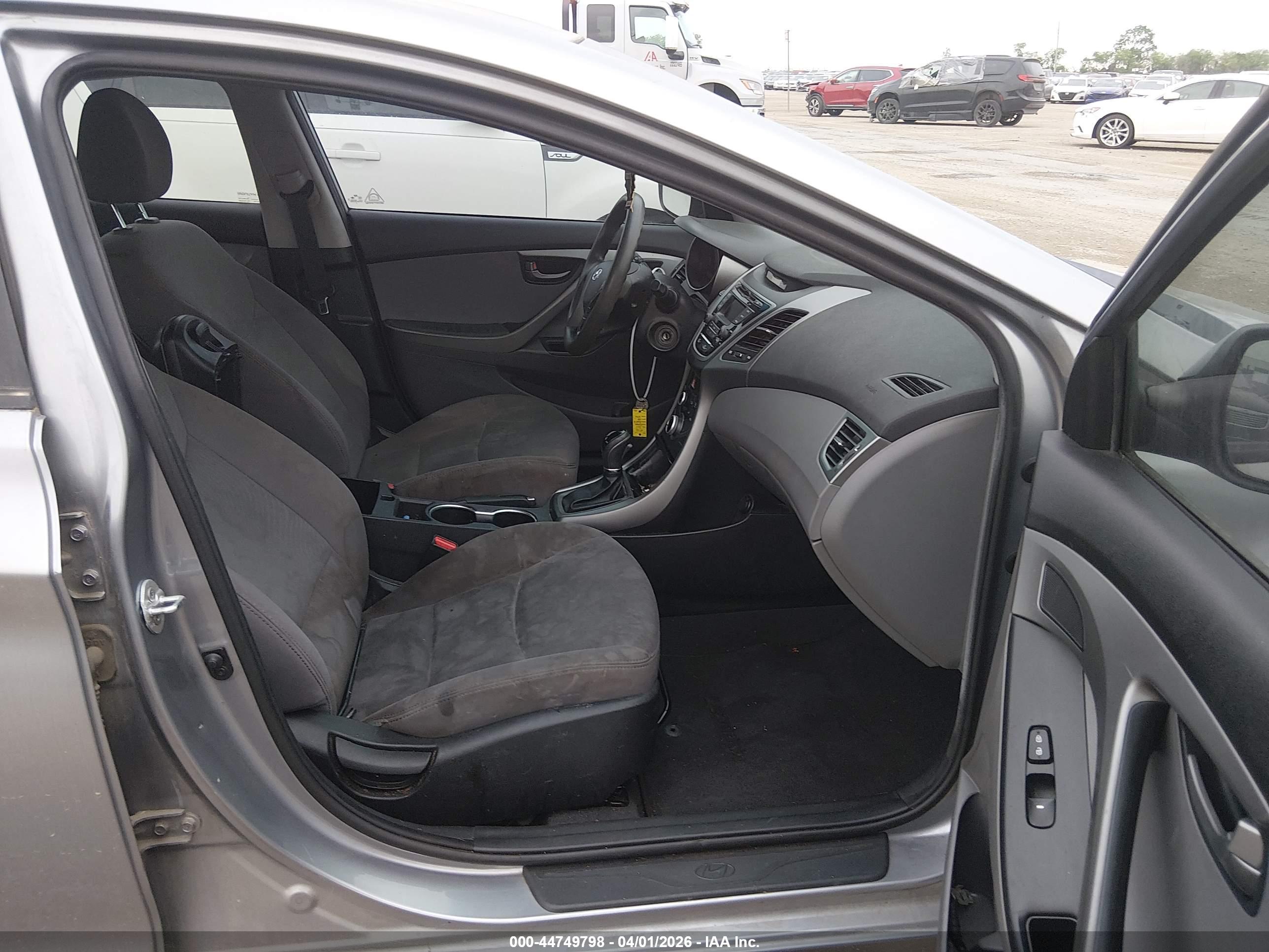 HYUNDAI ELANTRA image 5