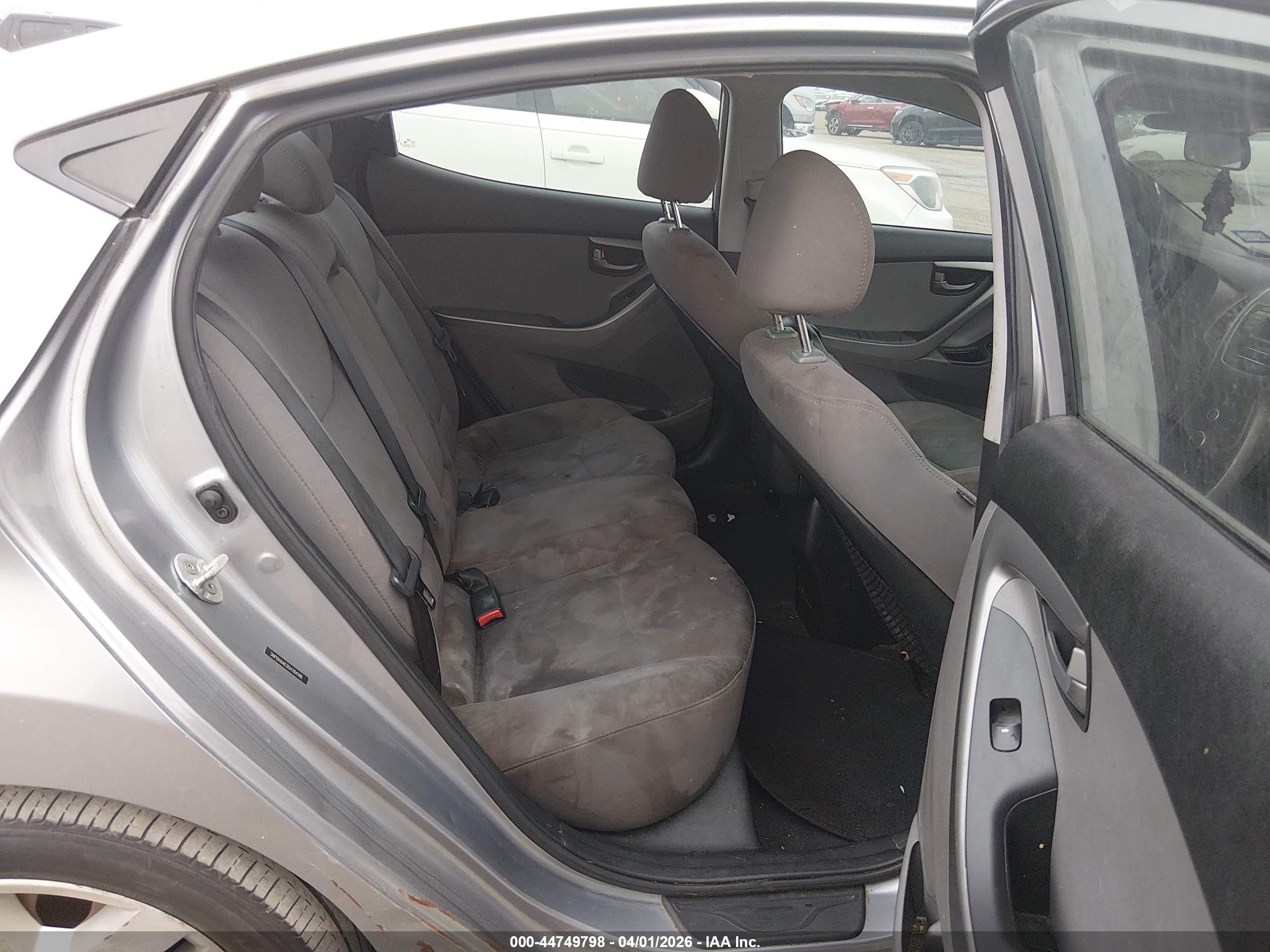 HYUNDAI ELANTRA image 8