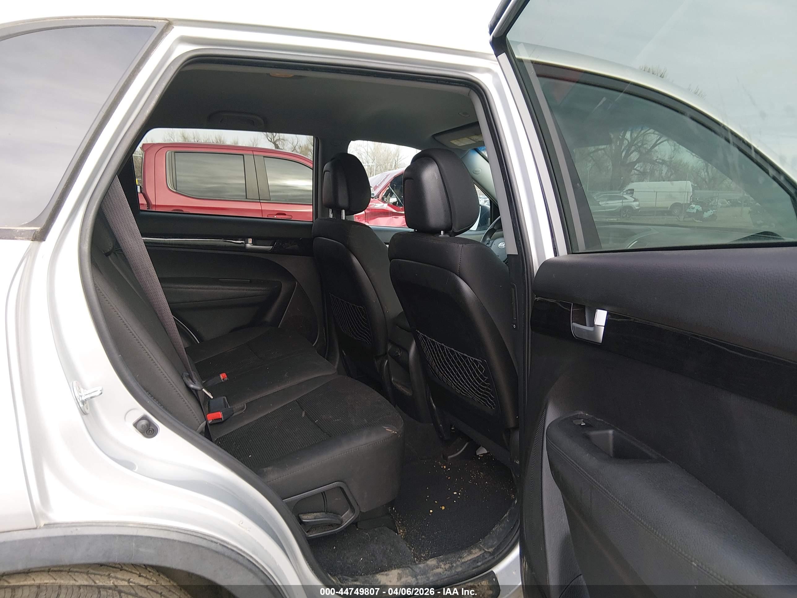 KIA SORENTO image 8