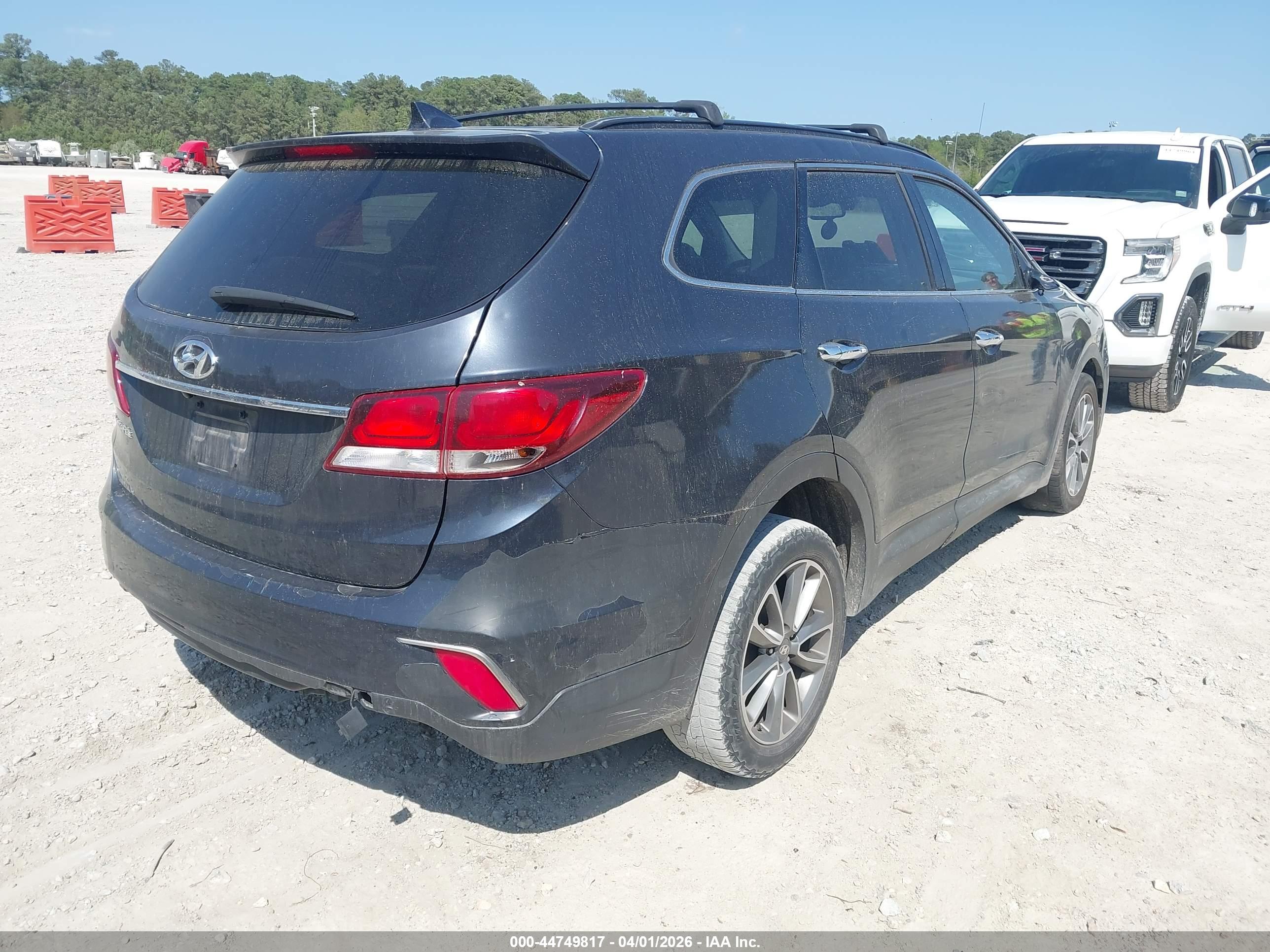 HYUNDAI SANTA image 4