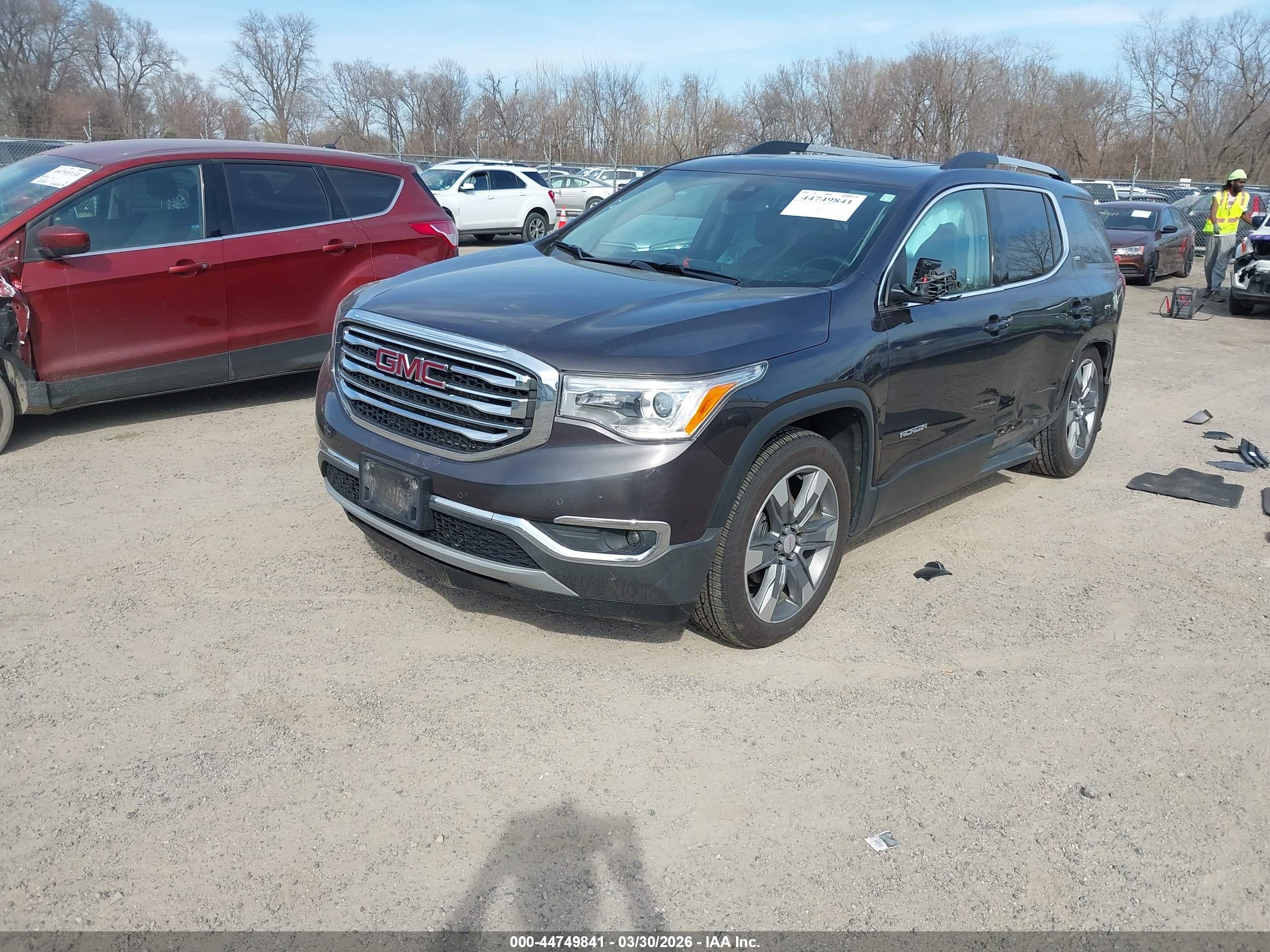 GMC ACADIA image 2
