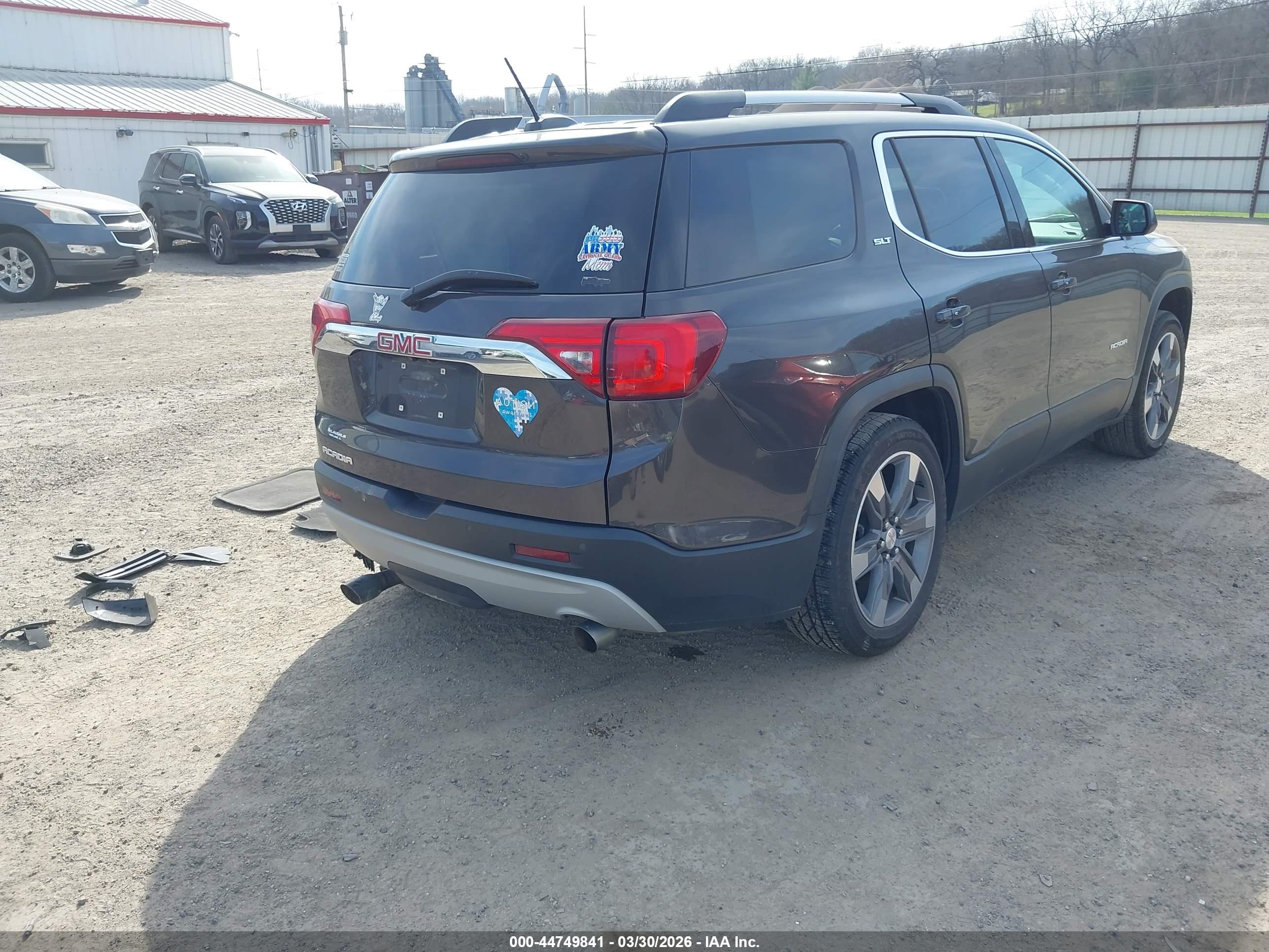 GMC ACADIA image 4